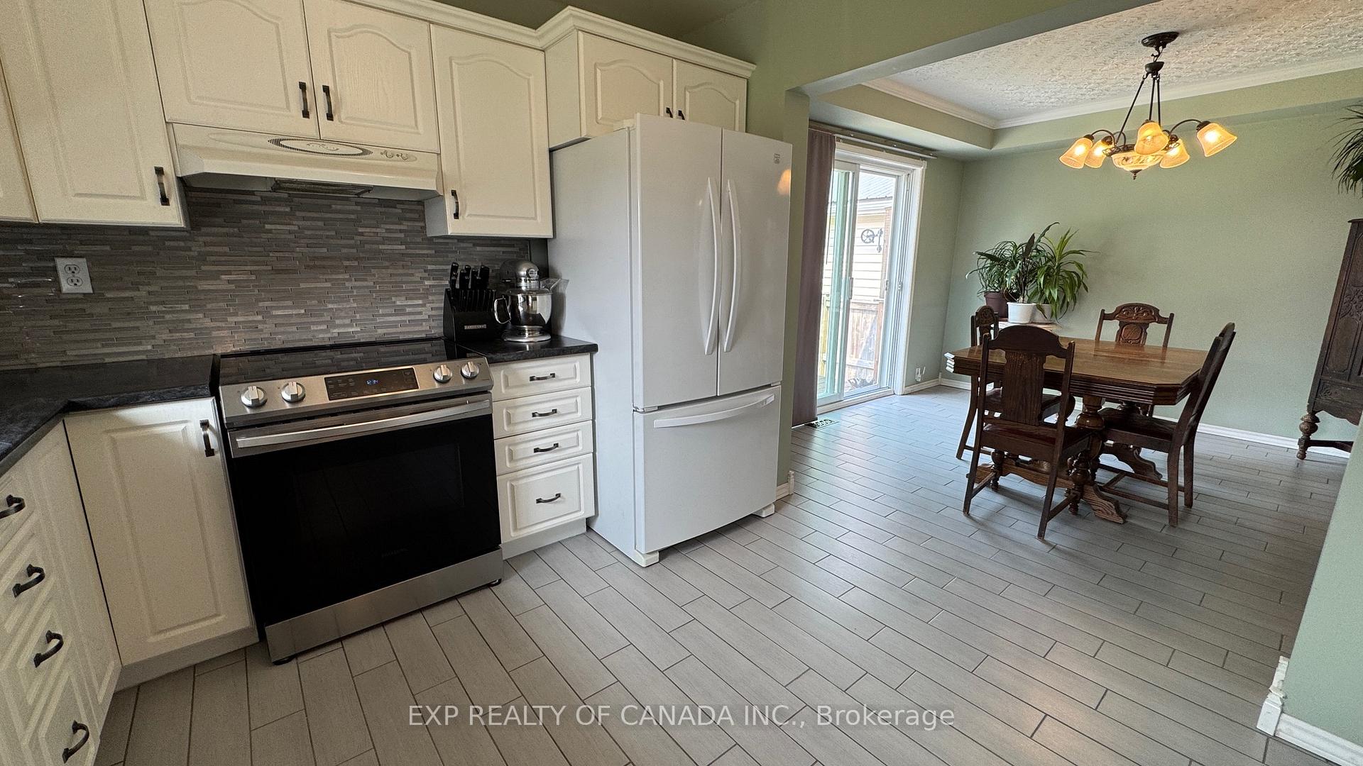 Photo 8 of 277 Twelfth Avenue, Cochrane — HOMEH