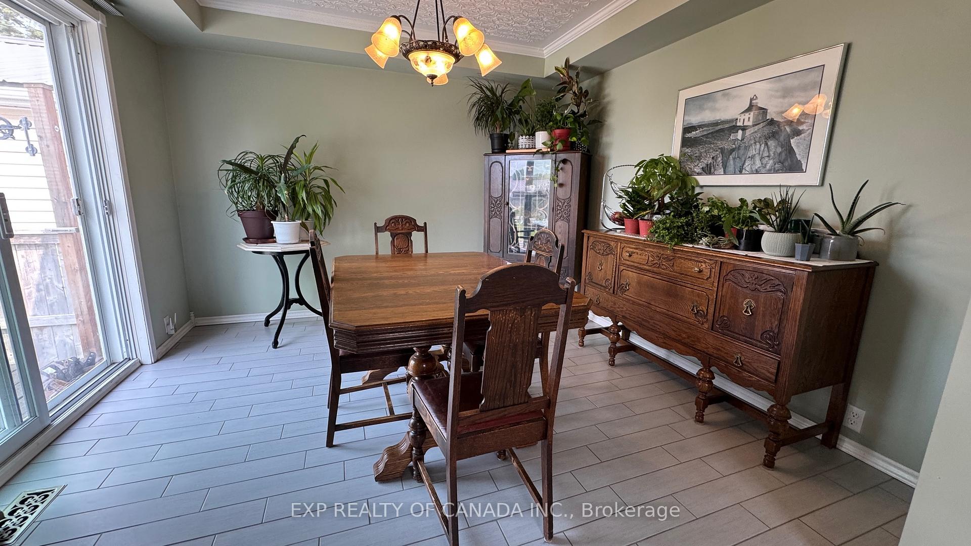 Photo 11 of 277 Twelfth Avenue, Cochrane — HOMEH