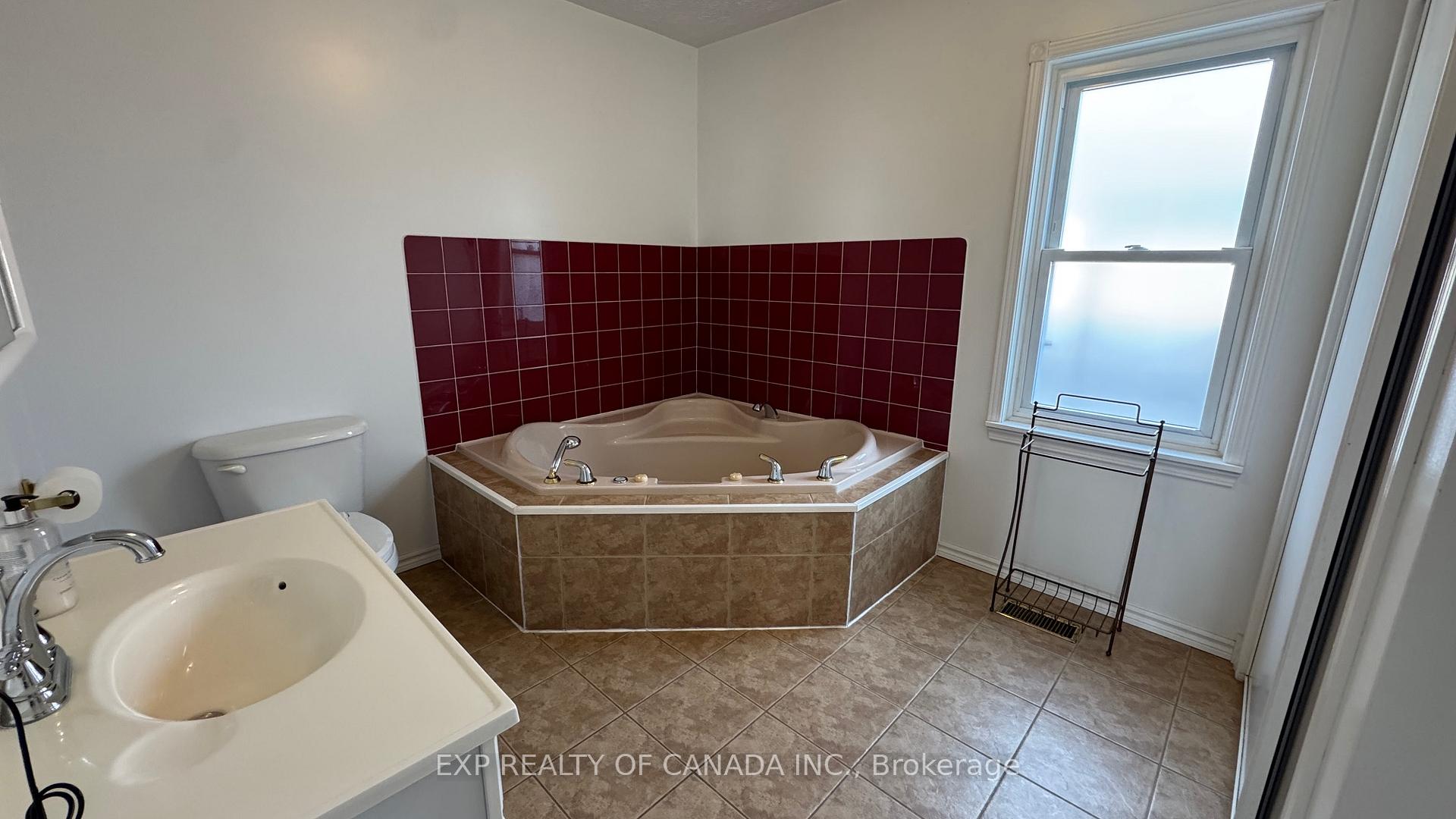 Photo 14 of 277 Twelfth Avenue, Cochrane — HOMEH