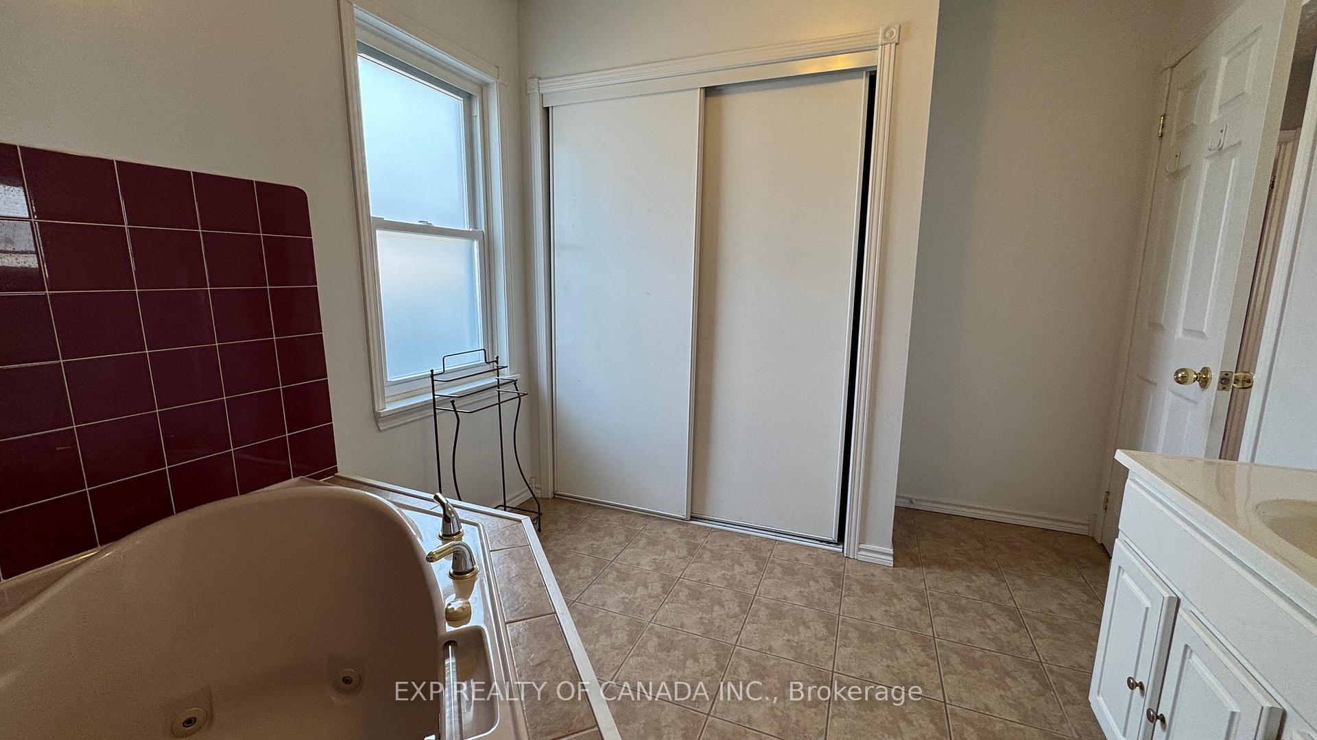 Photo 16 of 277 Twelfth Avenue, Cochrane — HOMEH