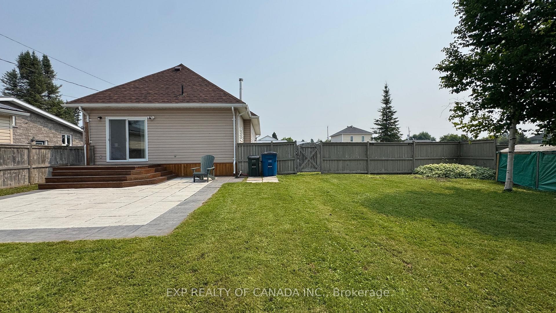 Photo 23 of 277 Twelfth Avenue, Cochrane — HOMEH