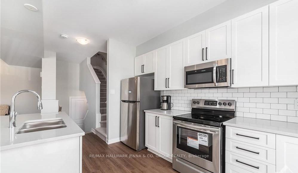 Photo 10 of 520 Galmoy Way, Ottawa, Barrhaven - Half Moon Bay — HOMEH