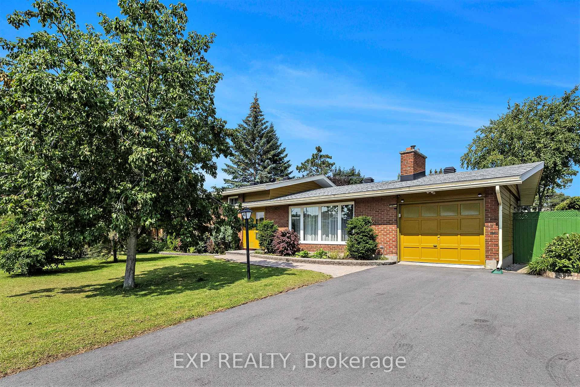 Photo 2 of 41 Wigan Drive, Ottawa, Borden Farm/Stewart Farm/Carleton Heights/Parkwood Hills — HOMEH