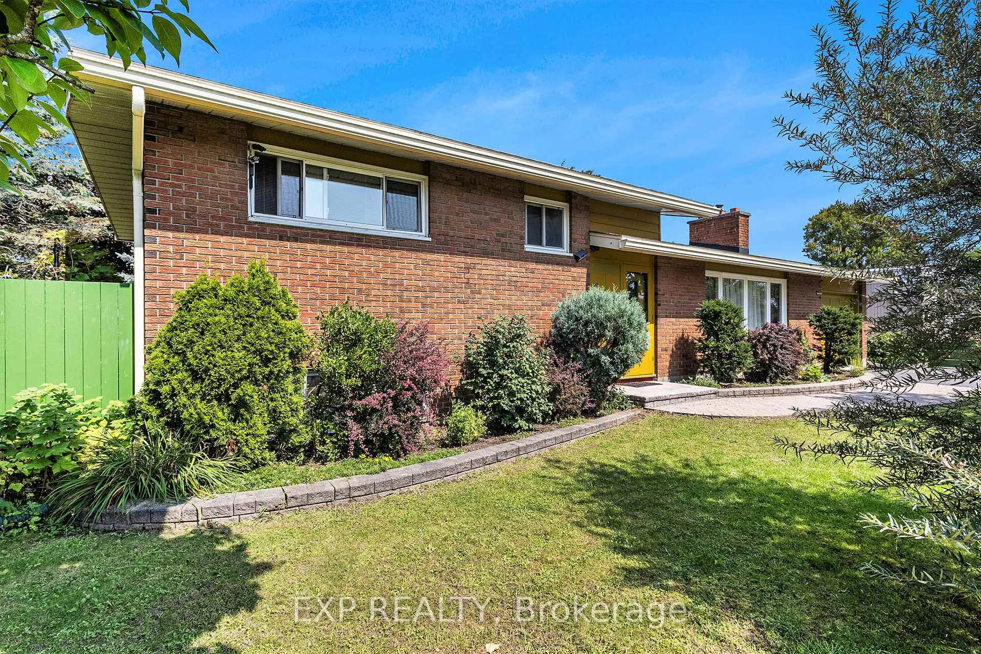 Photo 3 of 41 Wigan Drive, Ottawa, Borden Farm/Stewart Farm/Carleton Heights/Parkwood Hills — HOMEH