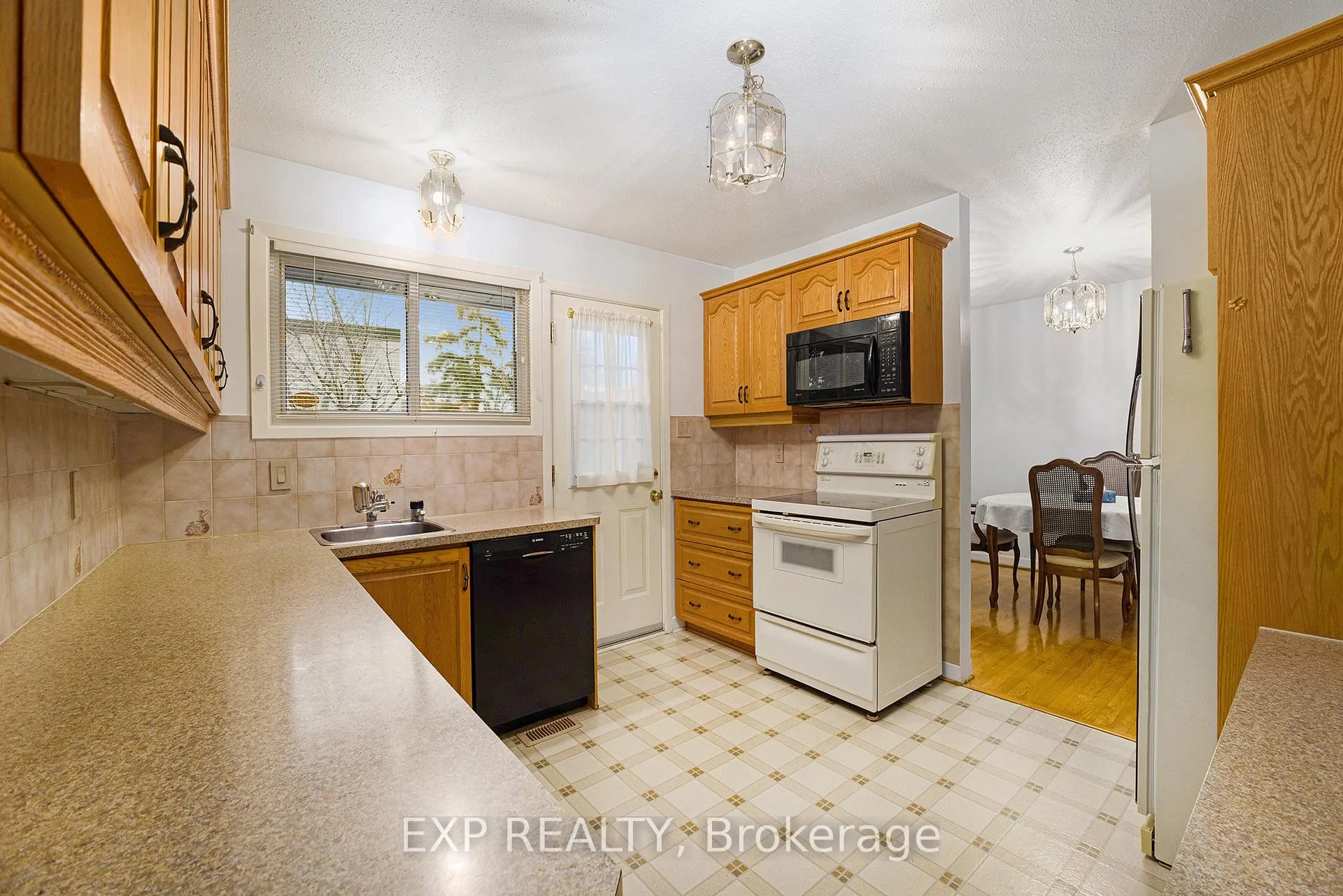 Photo 12 of 41 Wigan Drive, Ottawa, Borden Farm/Stewart Farm/Carleton Heights/Parkwood Hills — HOMEH