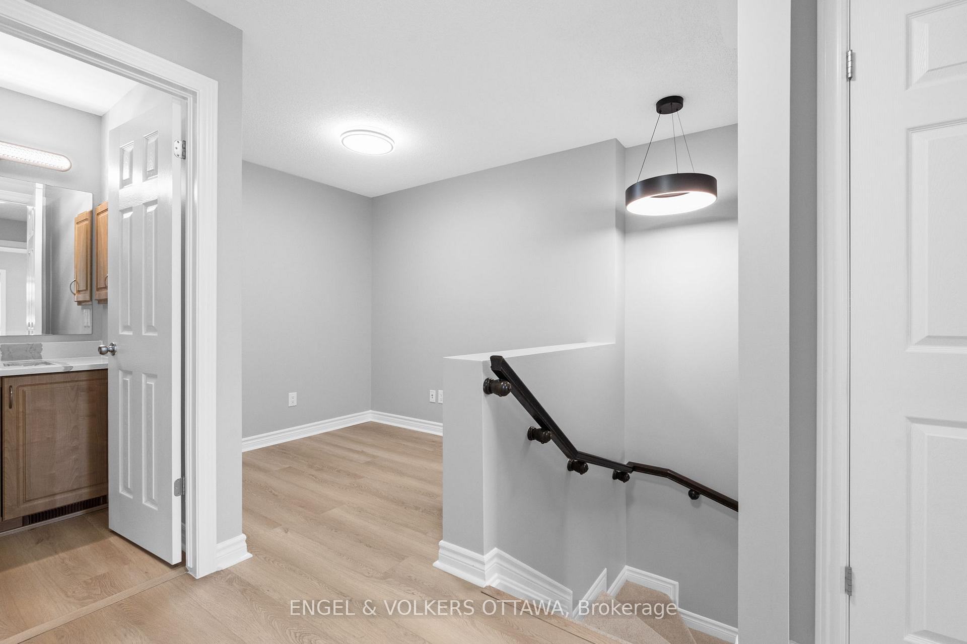 Photo 19 of Unit B, 261 Titanium Private, Ottawa, Convent Glen North — HOMEH