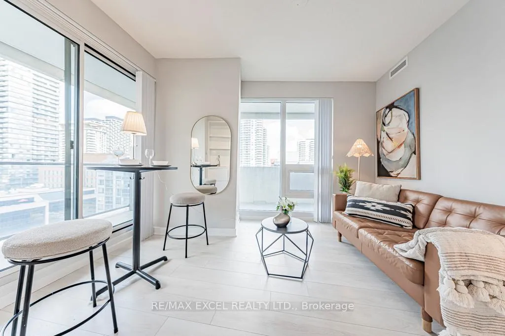 Photo 3 of Unit 1302, 2221 Yonge Street, Toronto, Mount Pleasant West — HOMEH