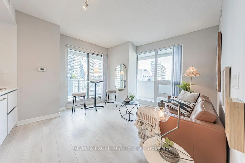 Photo 5 of Unit 1302, 2221 Yonge Street, Toronto, Mount Pleasant West — HOMEH