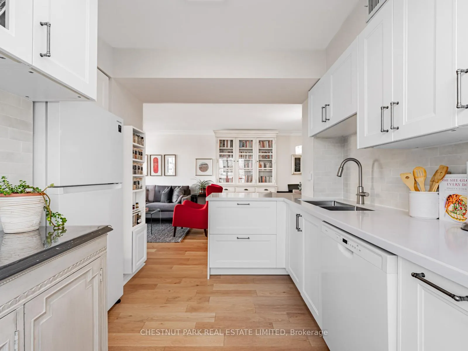 Photo 7 of Unit 505, 253 Merton Street, Toronto, Mount Pleasant West — HOMEH