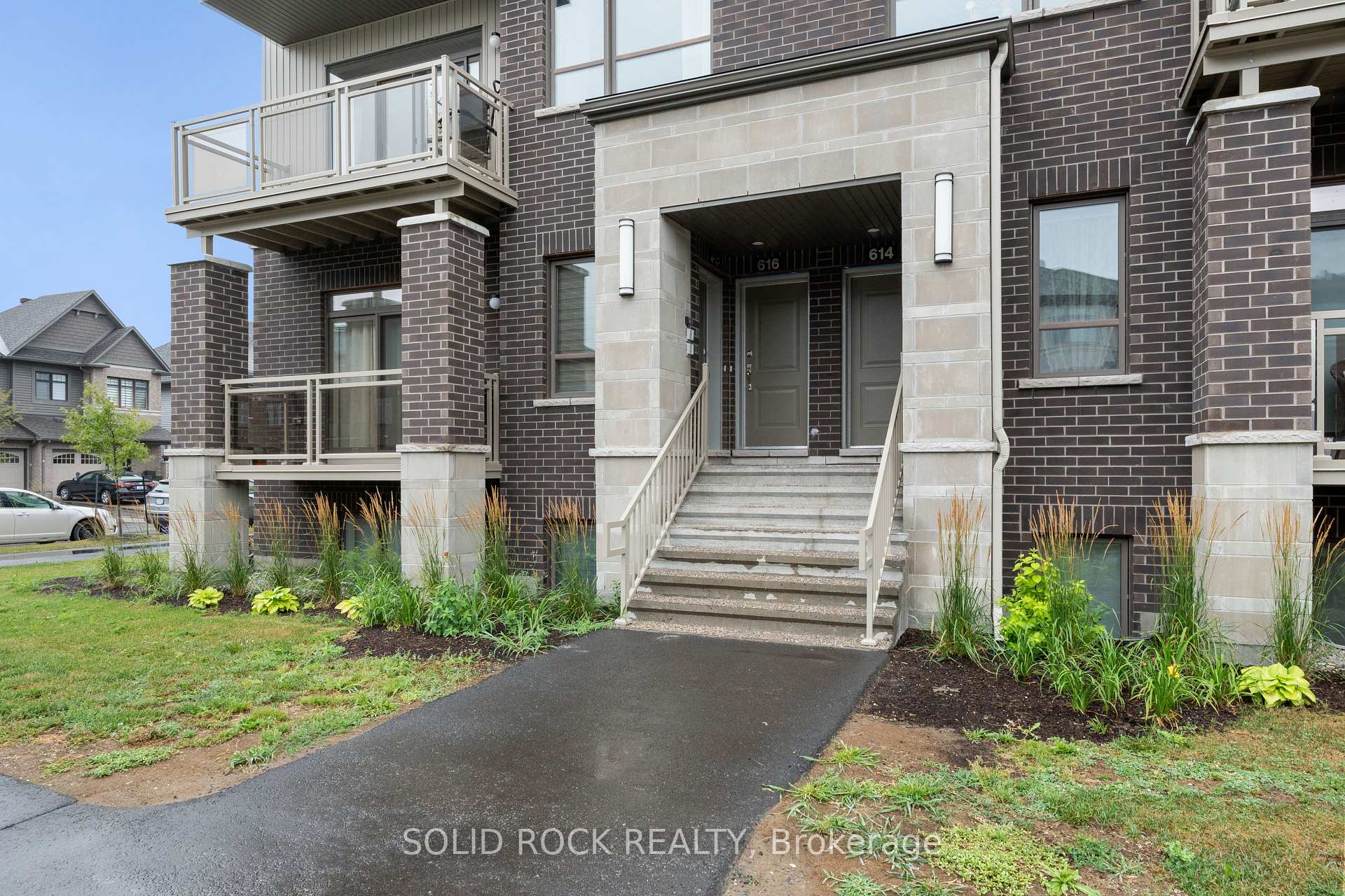 Photo 2 of 616 Compass Street, Ottawa, Mer Bleue/Bradley Estates/Anderson Park — HOMEH