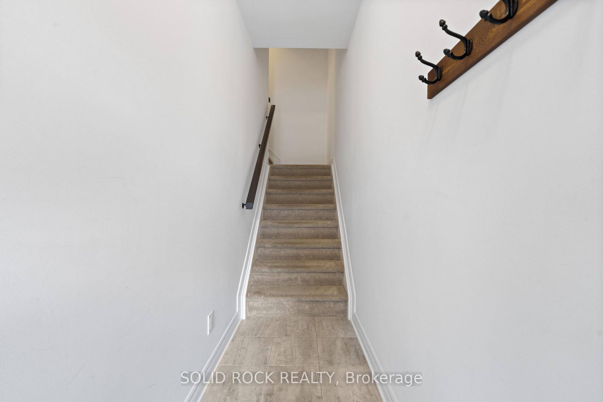 Photo 3 of 616 Compass Street, Ottawa, Mer Bleue/Bradley Estates/Anderson Park — HOMEH
