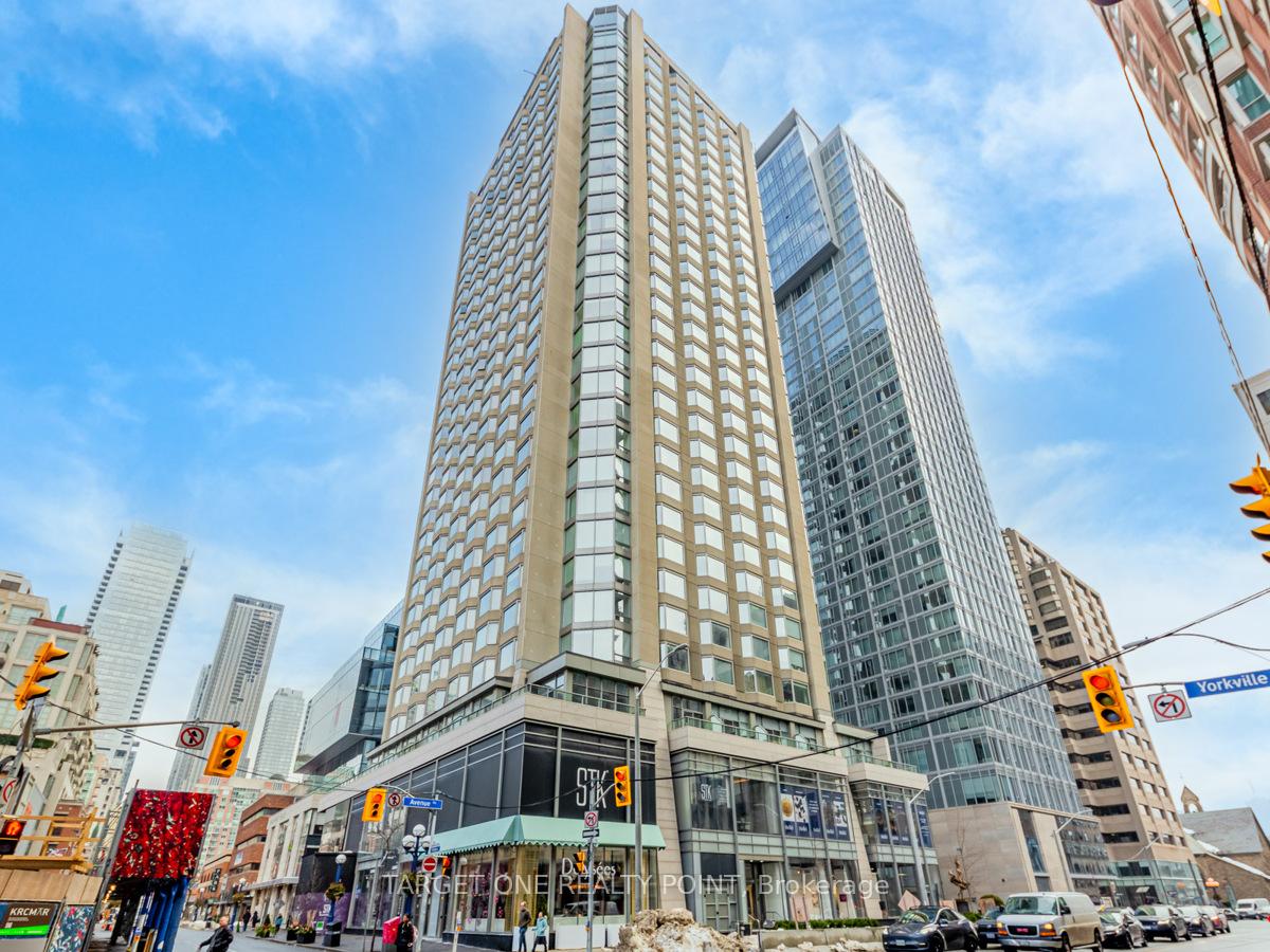 Front of Unit 1617, 155 Yorkville Avenue