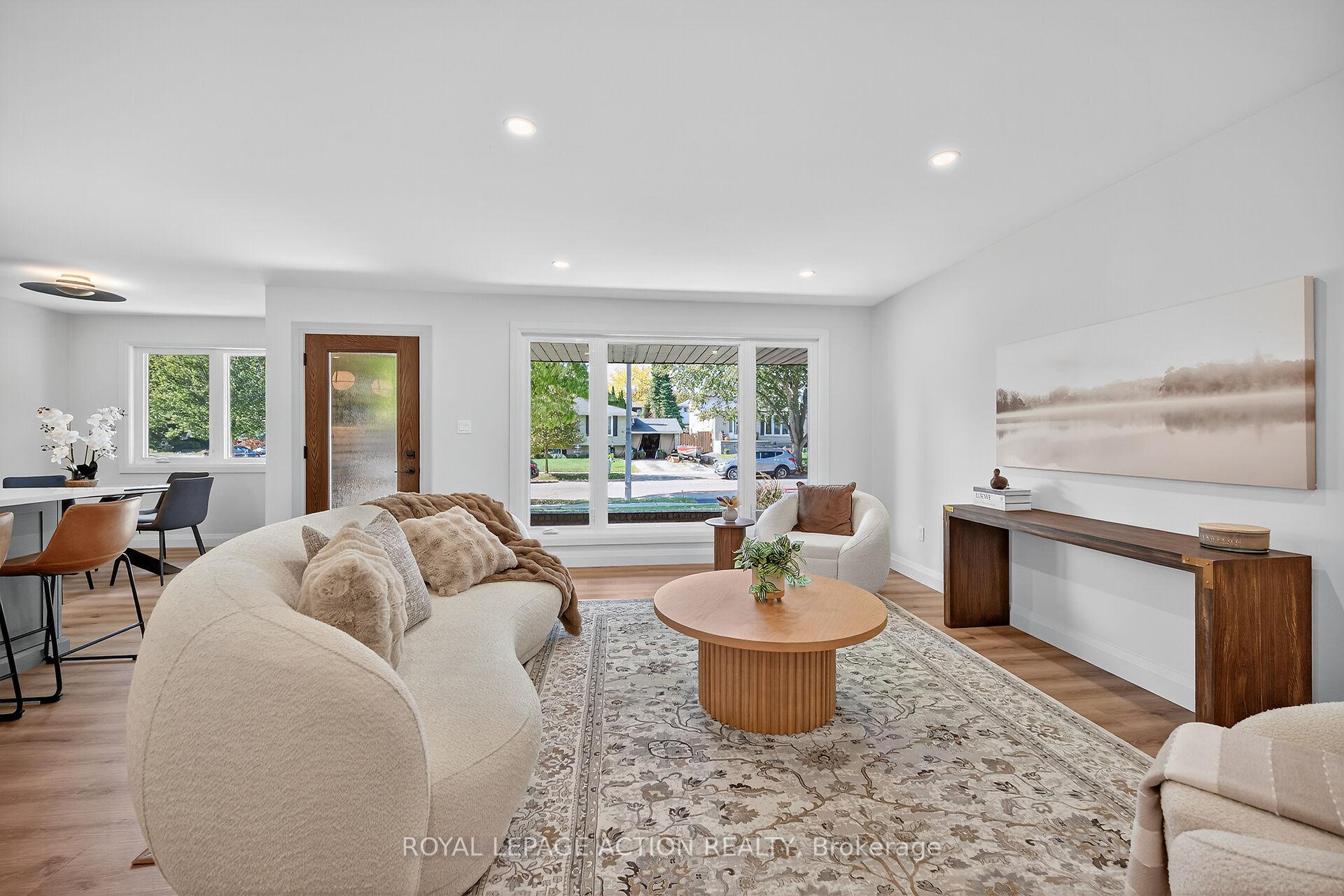 Photo 10 of 19 Wildflower Lane, Brantford — HOMEH