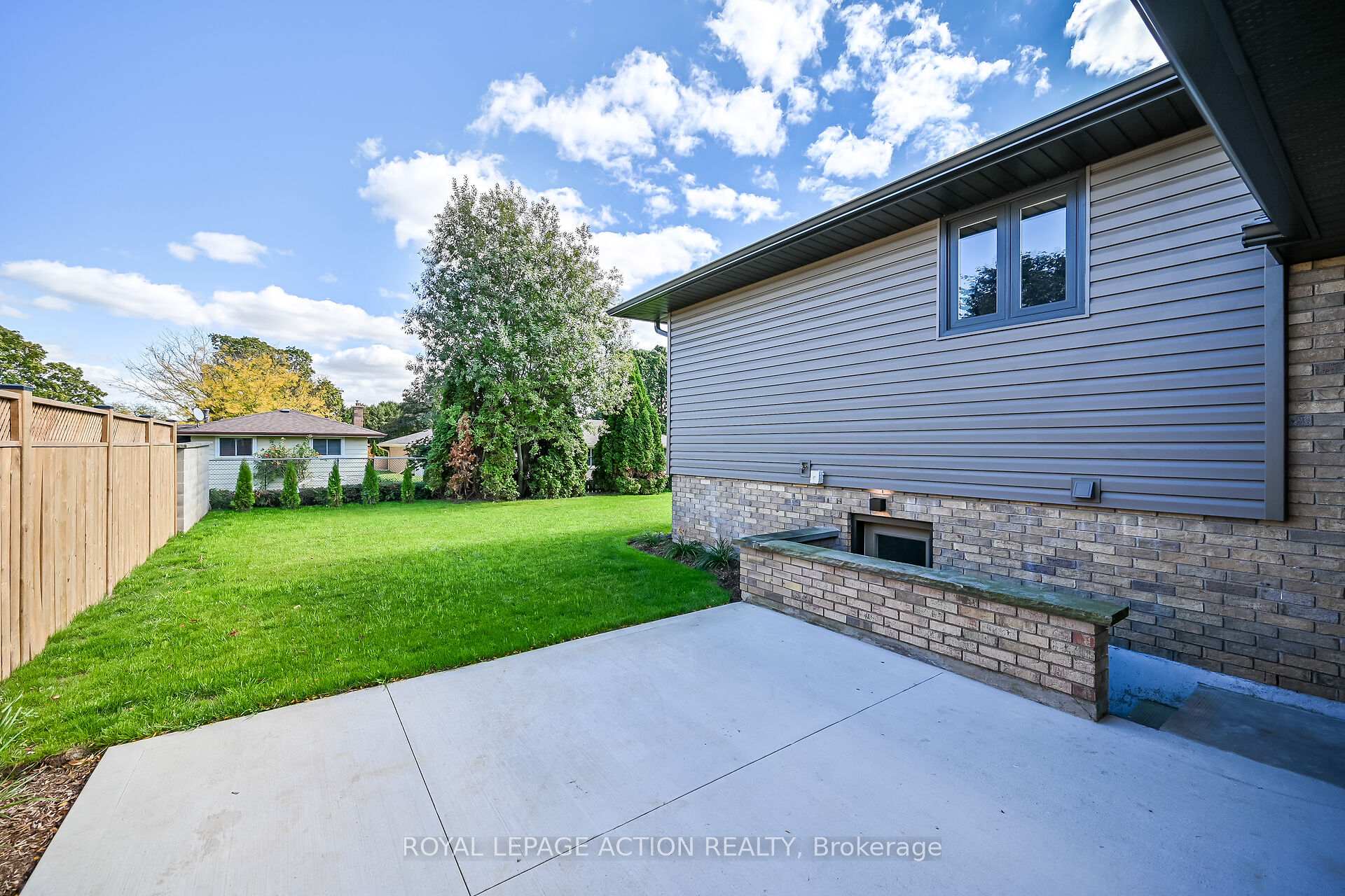 Photo 38 of 19 Wildflower Lane, Brantford — HOMEH