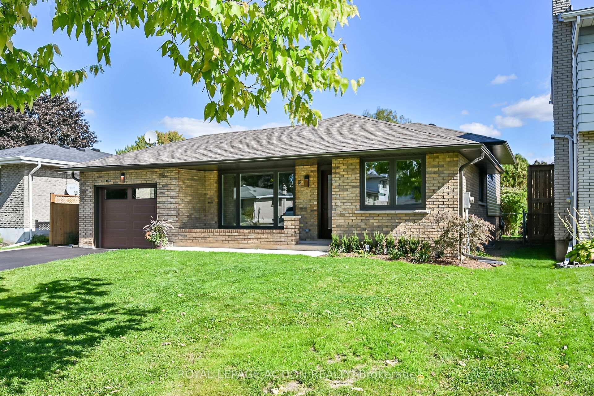 Photo 35 of 19 Wildflower Lane, Brantford — HOMEH