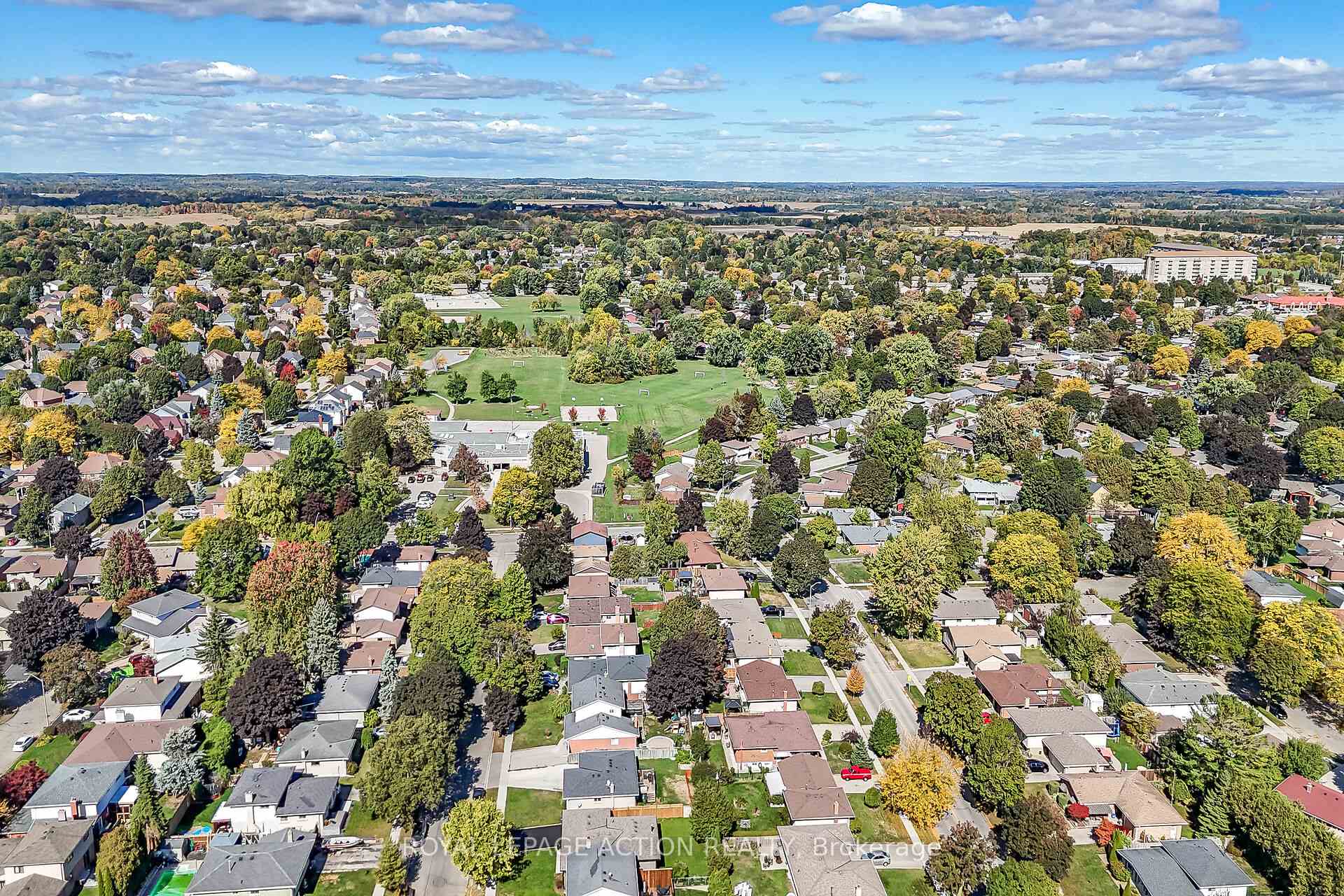 Photo 41 of 19 Wildflower Lane, Brantford — HOMEH