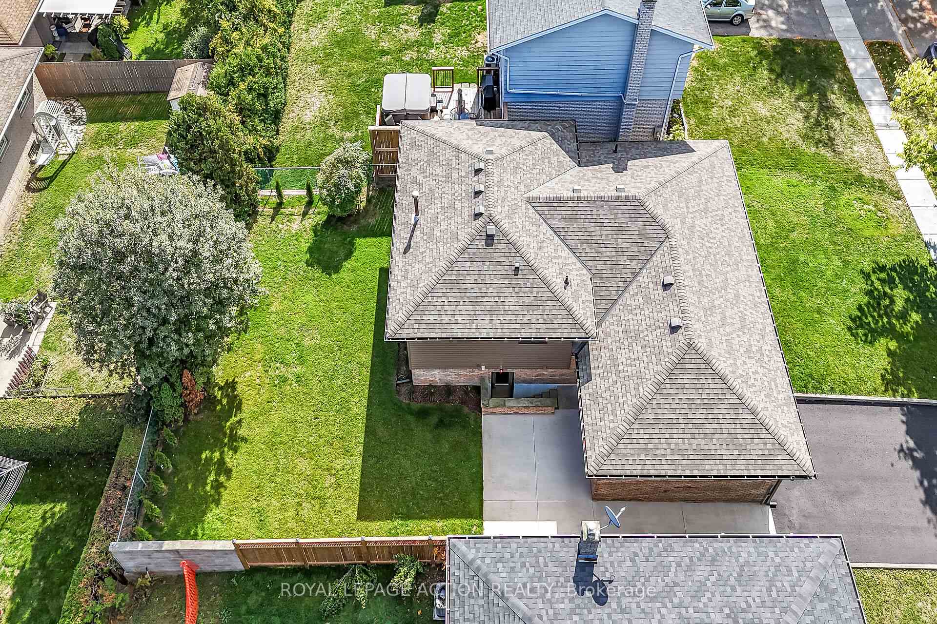 Photo 46 of 19 Wildflower Lane, Brantford — HOMEH