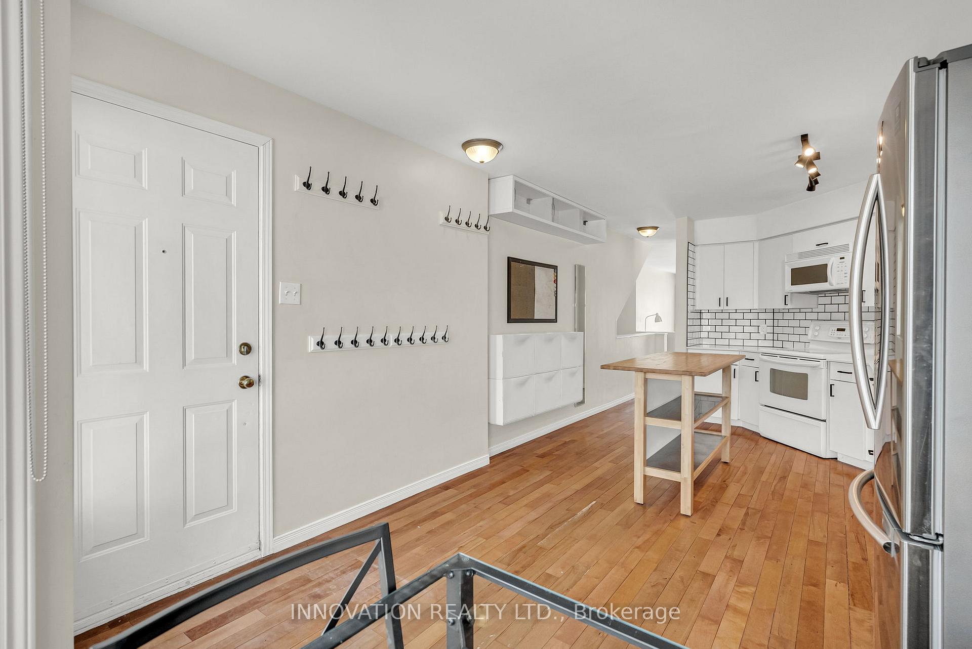 Photo 2 of Unit 9, 1657 Locksley Lane, Ottawa, Beaconwood — HOMEH