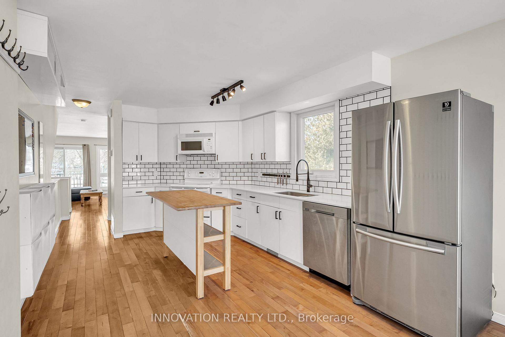 Photo 4 of Unit 9, 1657 Locksley Lane, Ottawa, Beaconwood — HOMEH