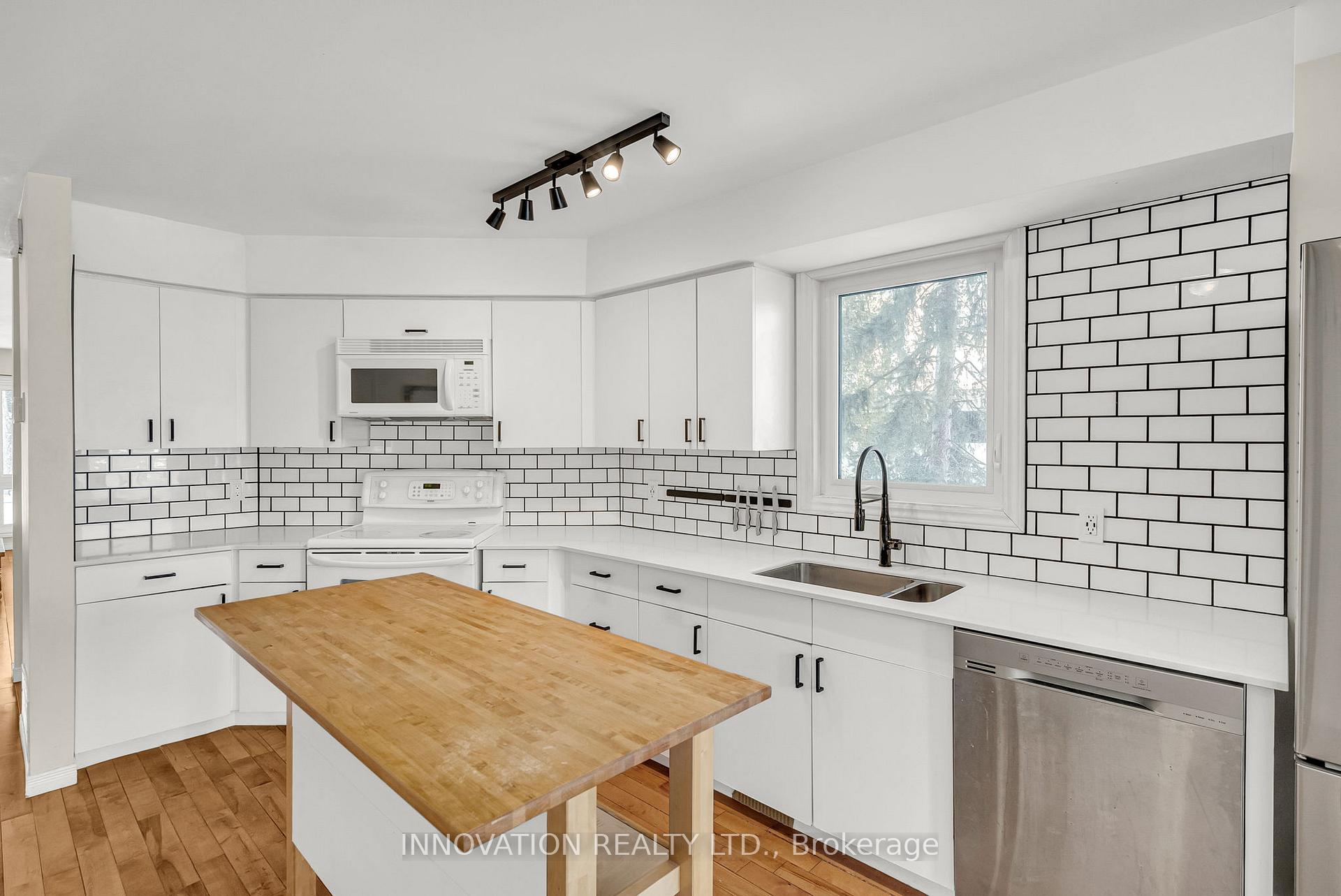 Photo 5 of Unit 9, 1657 Locksley Lane, Ottawa, Beaconwood — HOMEH