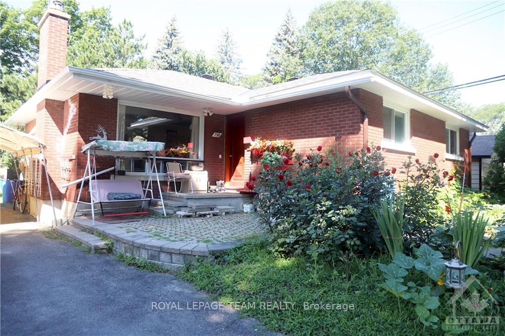 Photo 3 of 738 Manitou Drive, Ottawa, Carlingwood — HOMEH