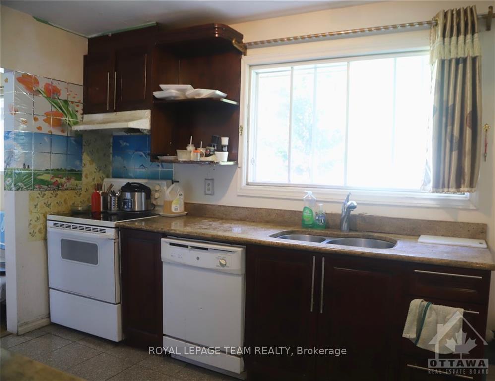 Photo 10 of 738 Manitou Drive, Ottawa, Carlingwood — HOMEH