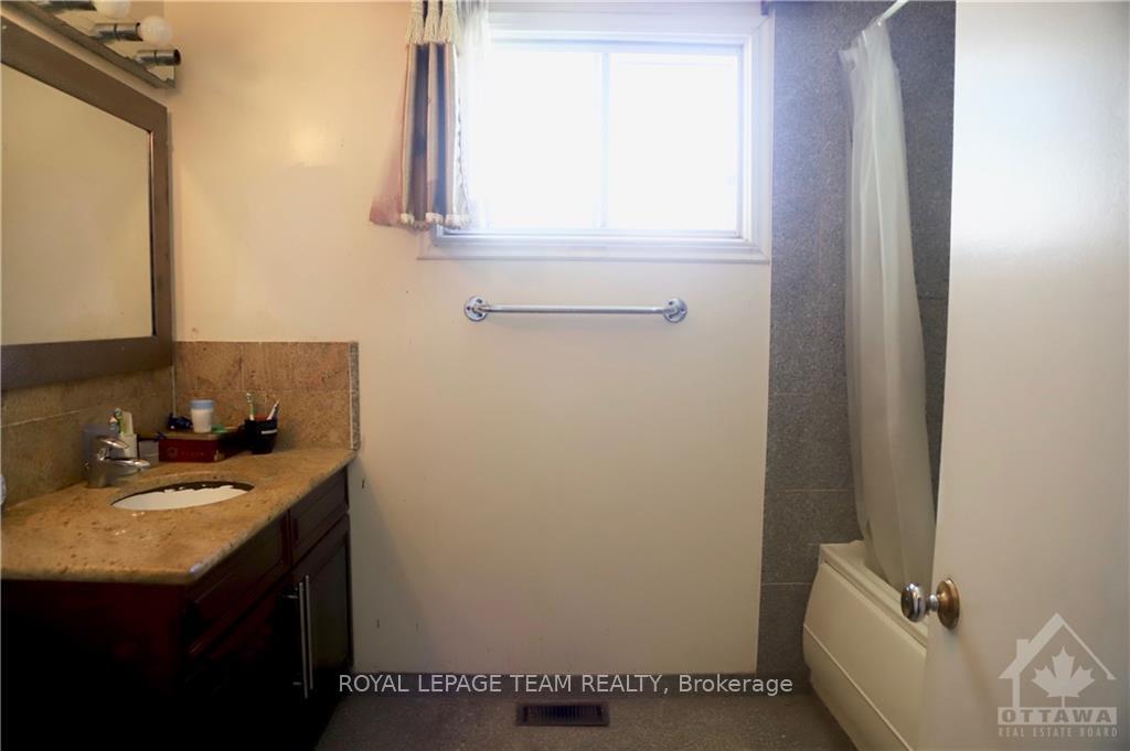 Photo 16 of 738 Manitou Drive, Ottawa, Carlingwood — HOMEH