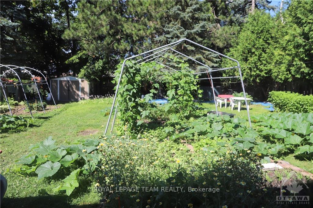 Photo 19 of 738 Manitou Drive, Ottawa, Carlingwood — HOMEH