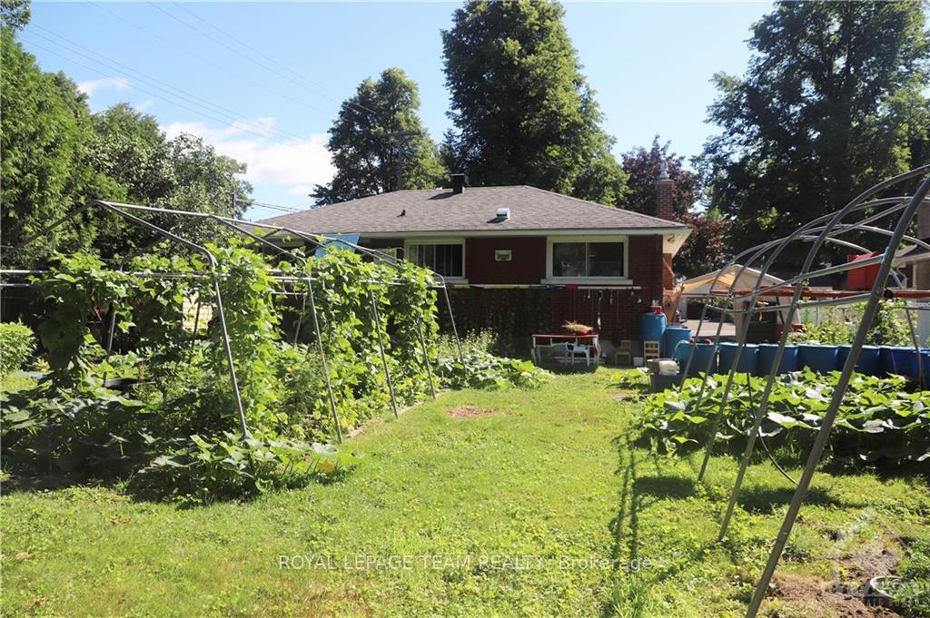 Photo 17 of 738 Manitou Drive, Ottawa, Carlingwood — HOMEH