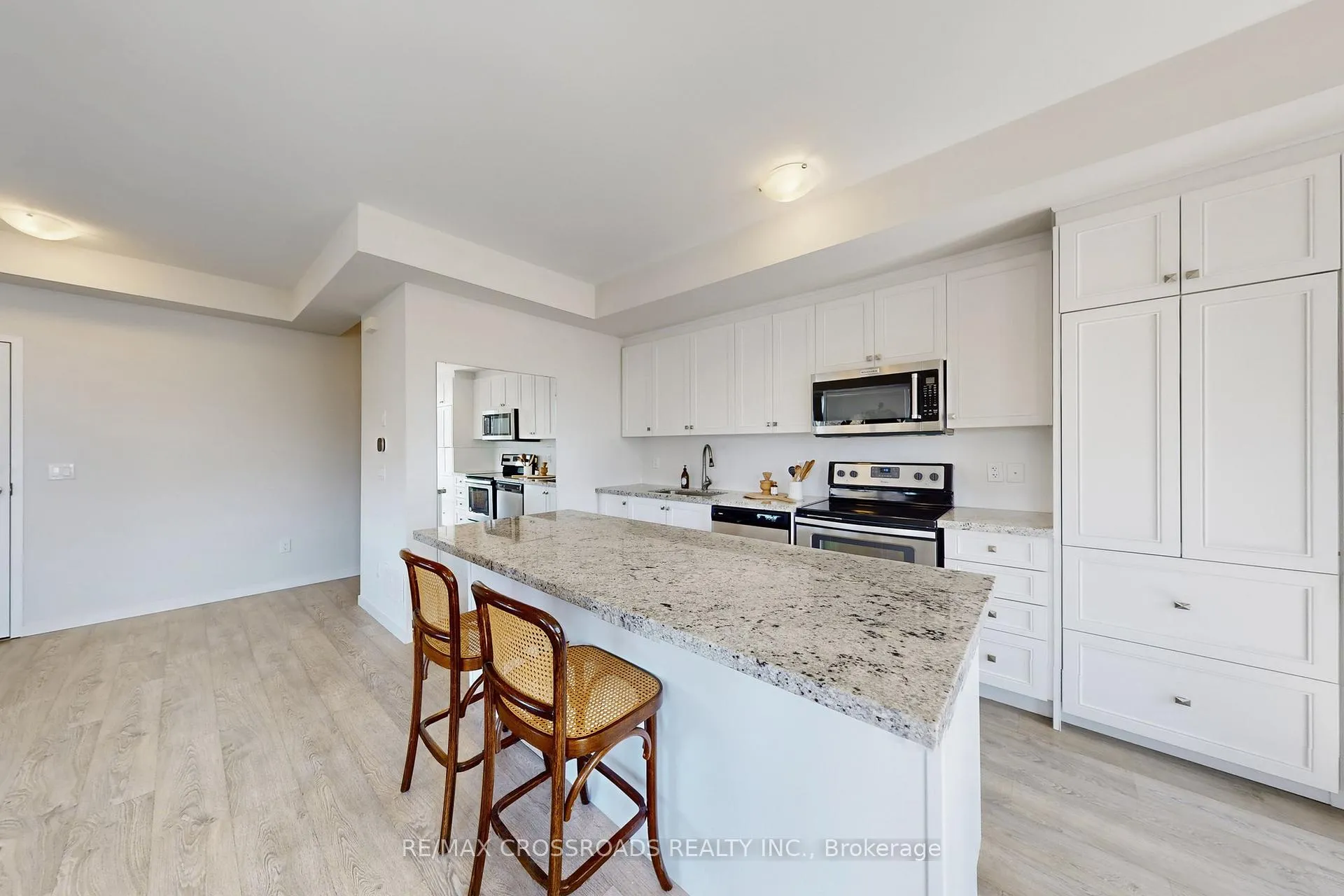 Photo 7 of Unit 10, 100 Alex Gardner Circle, Aurora, Aurora Village — HOMEH