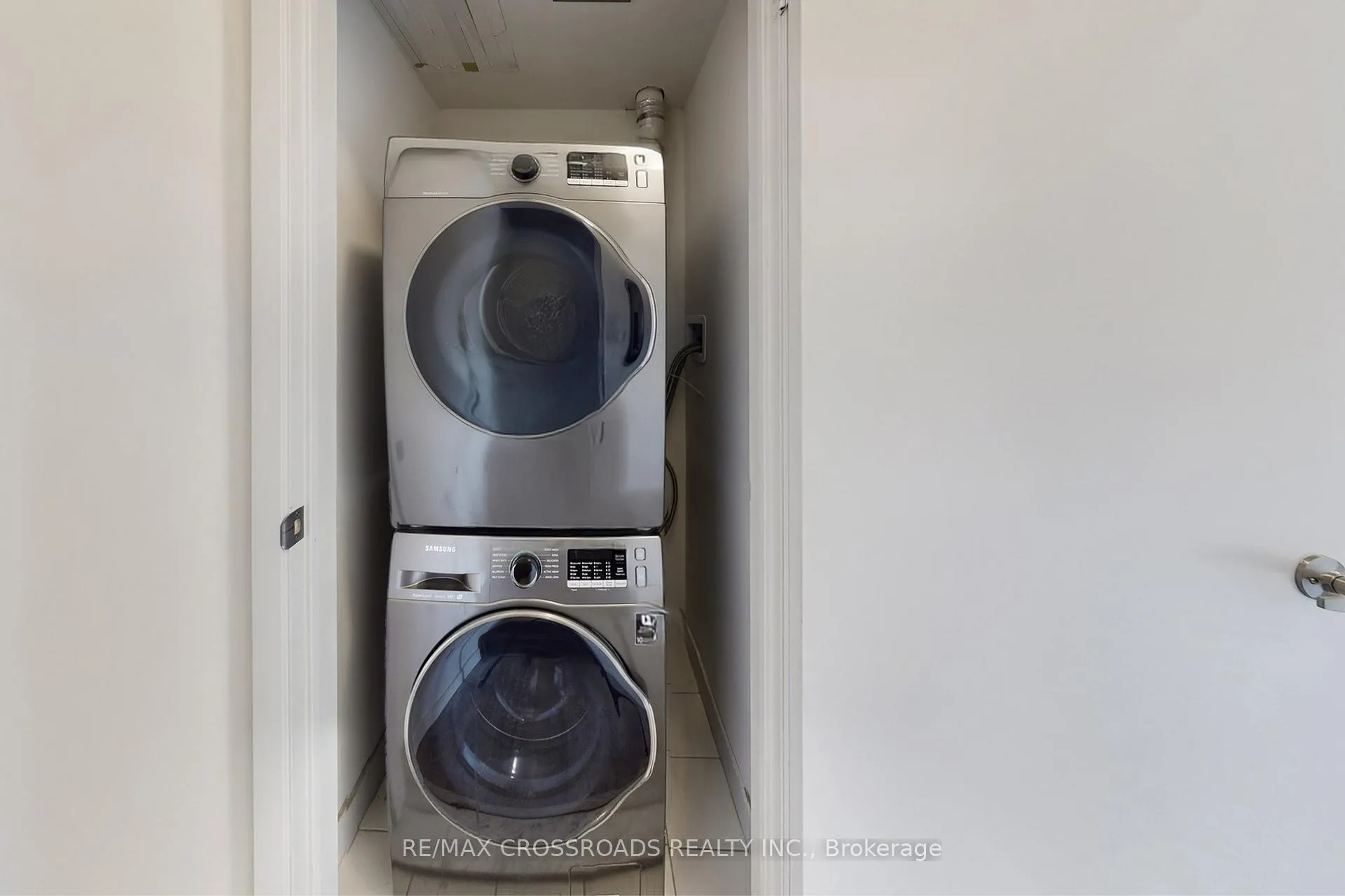 Photo 16 of Unit 10, 100 Alex Gardner Circle, Aurora, Aurora Village — HOMEH
