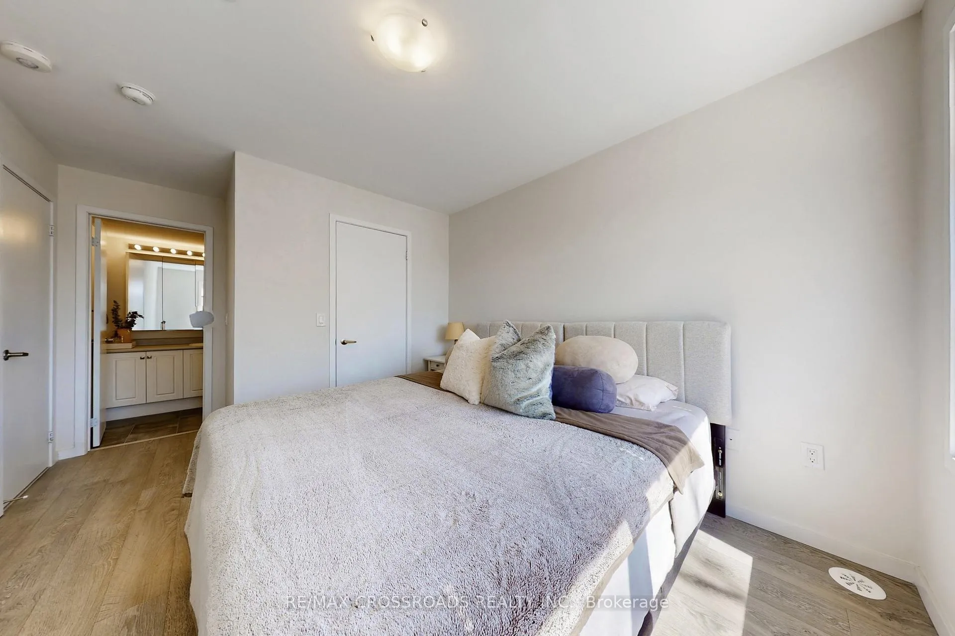 Photo 19 of Unit 10, 100 Alex Gardner Circle, Aurora, Aurora Village — HOMEH