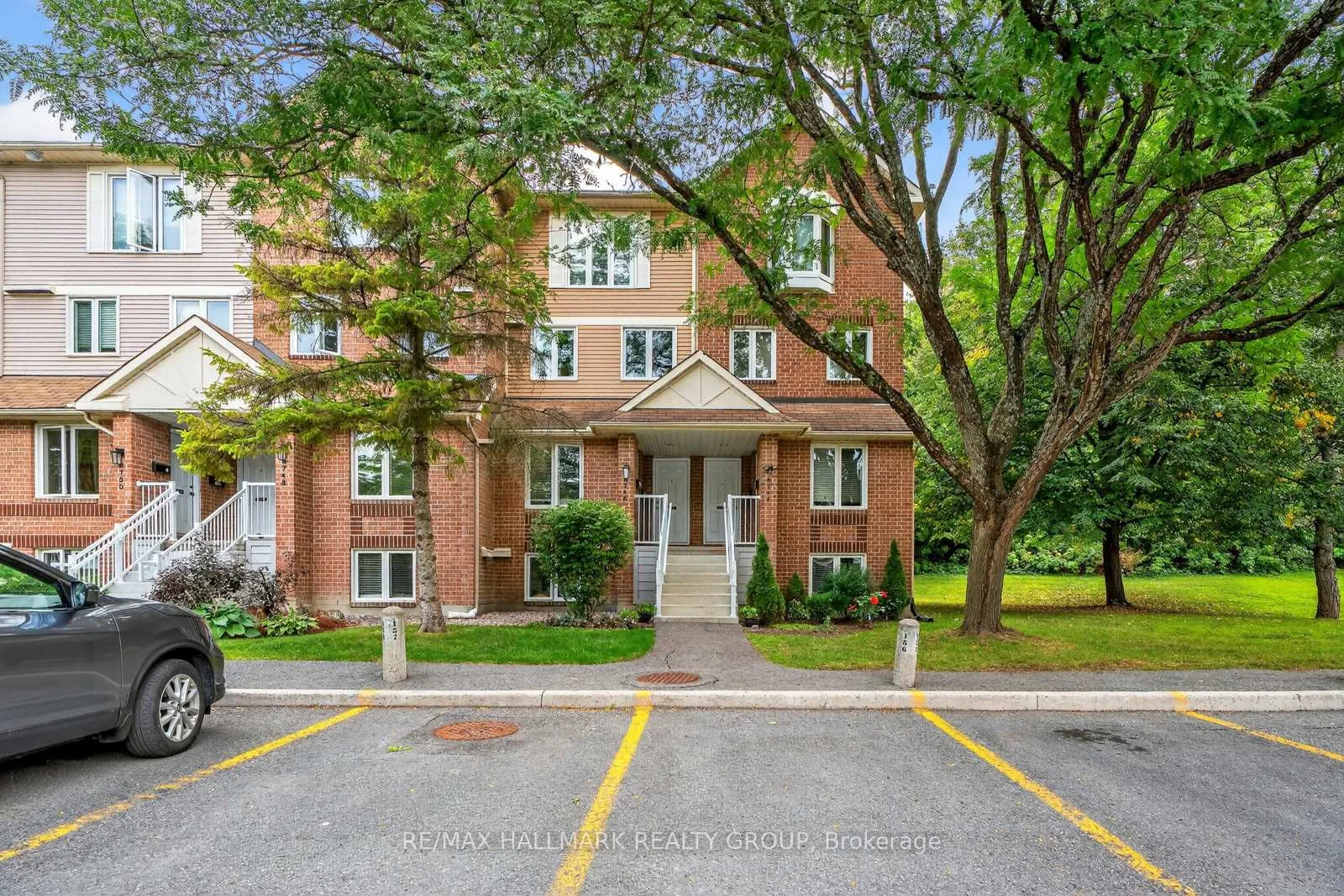 Front of Unit B, 6746 Jeanne DArc Boulevard
