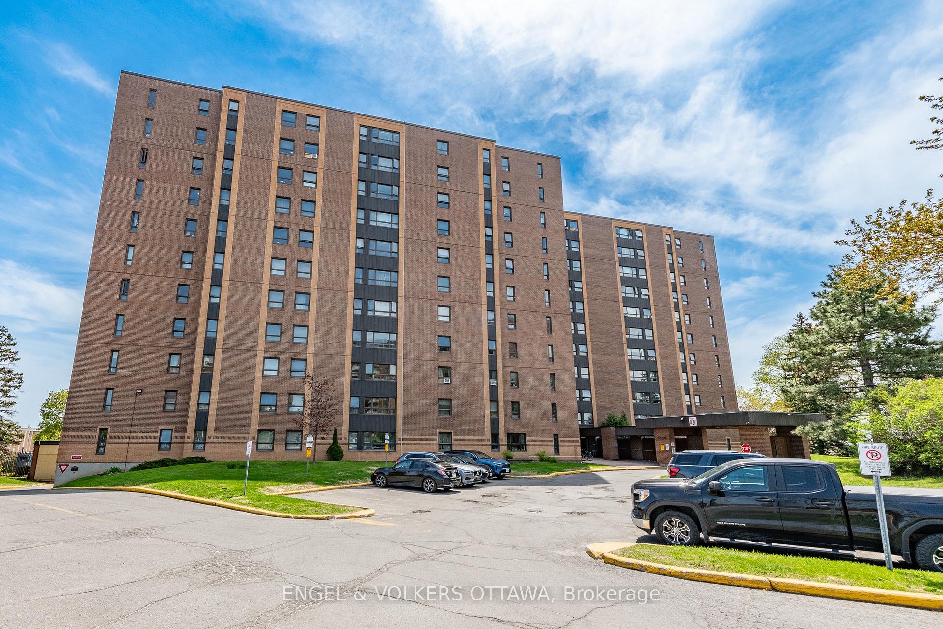 Photo 2 of Unit 8, 1356 Meadowlands Drive E, Ottawa, Borden Farm/Stewart Farm/Carleton Heights/Parkwood Hills — HOMEH