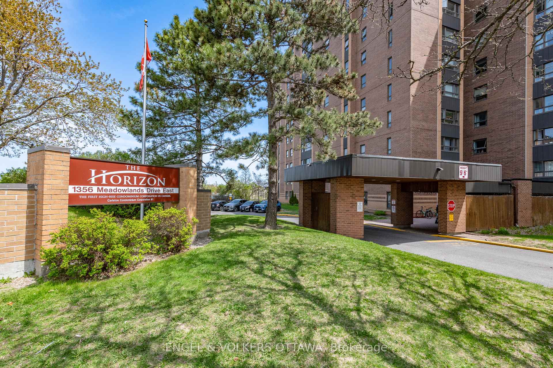 Photo 3 of Unit 8, 1356 Meadowlands Drive E, Ottawa, Borden Farm/Stewart Farm/Carleton Heights/Parkwood Hills — HOMEH
