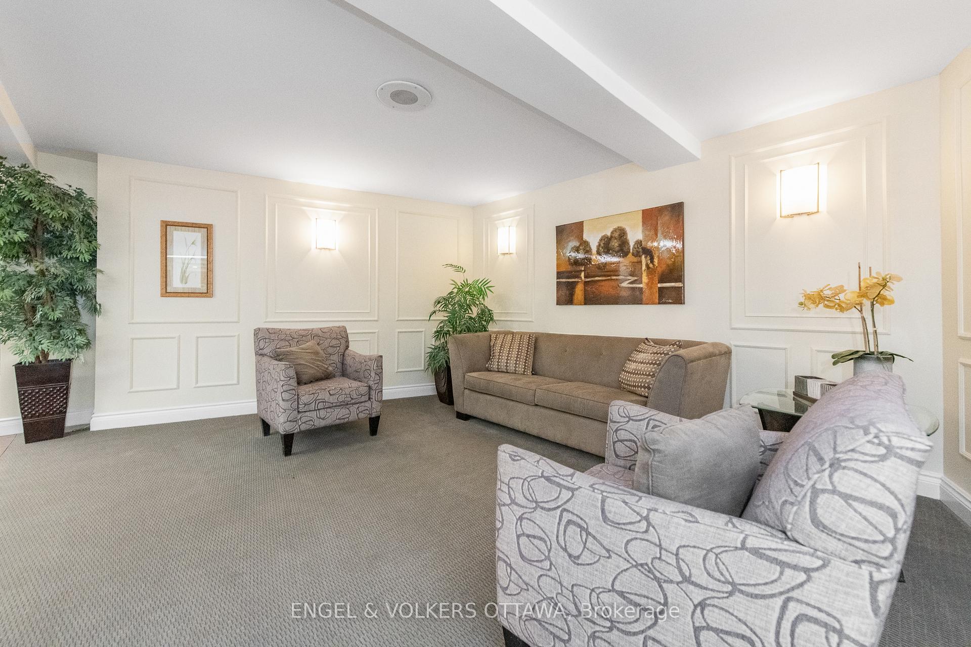 Photo 5 of Unit 8, 1356 Meadowlands Drive E, Ottawa, Borden Farm/Stewart Farm/Carleton Heights/Parkwood Hills — HOMEH
