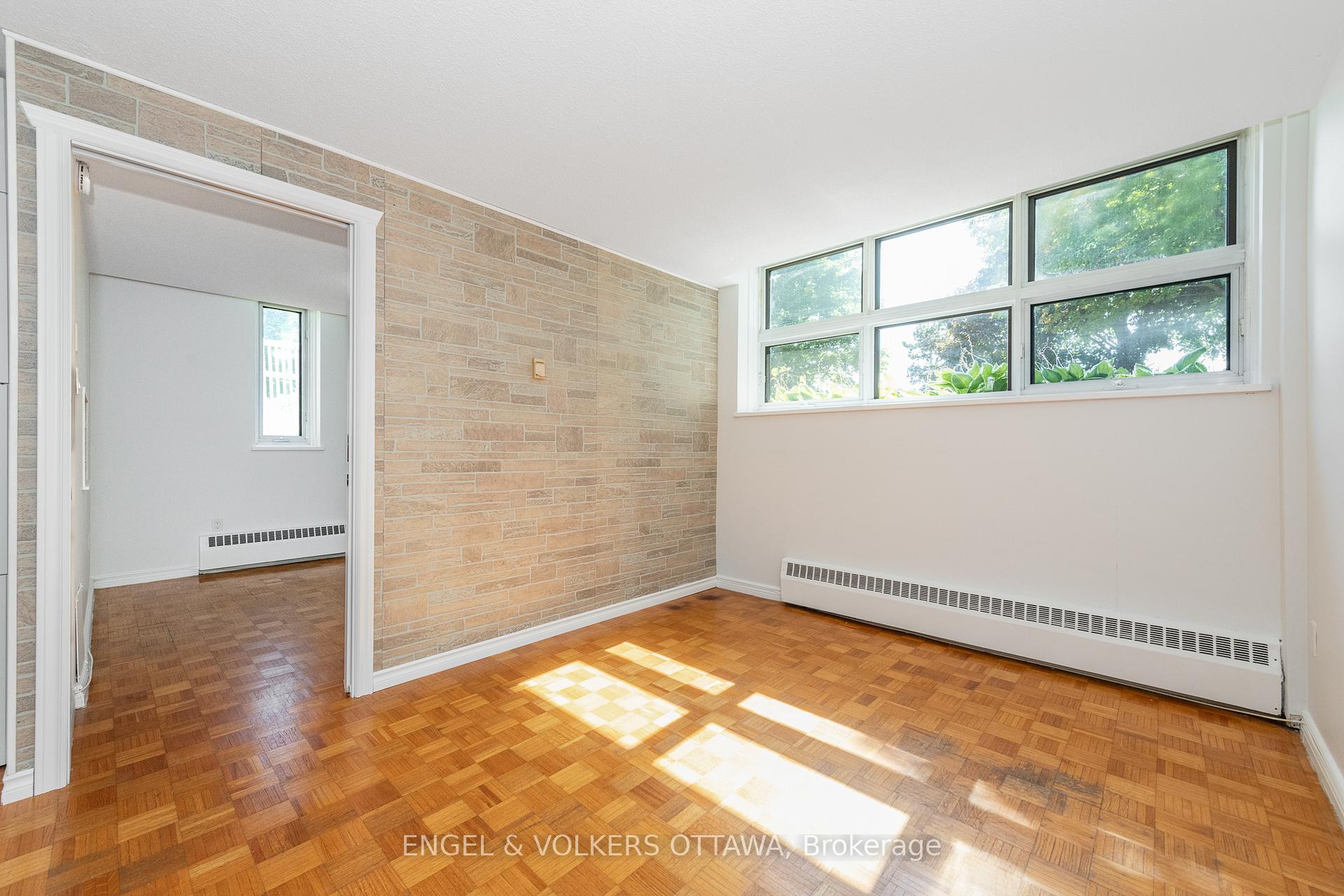 Photo 11 of Unit 8, 1356 Meadowlands Drive E, Ottawa, Borden Farm/Stewart Farm/Carleton Heights/Parkwood Hills — HOMEH