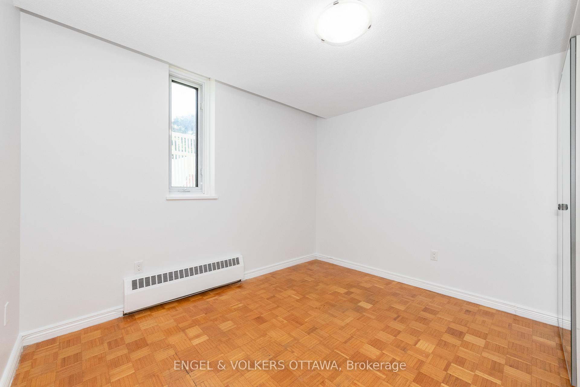 Photo 13 of Unit 8, 1356 Meadowlands Drive E, Ottawa, Borden Farm/Stewart Farm/Carleton Heights/Parkwood Hills — HOMEH