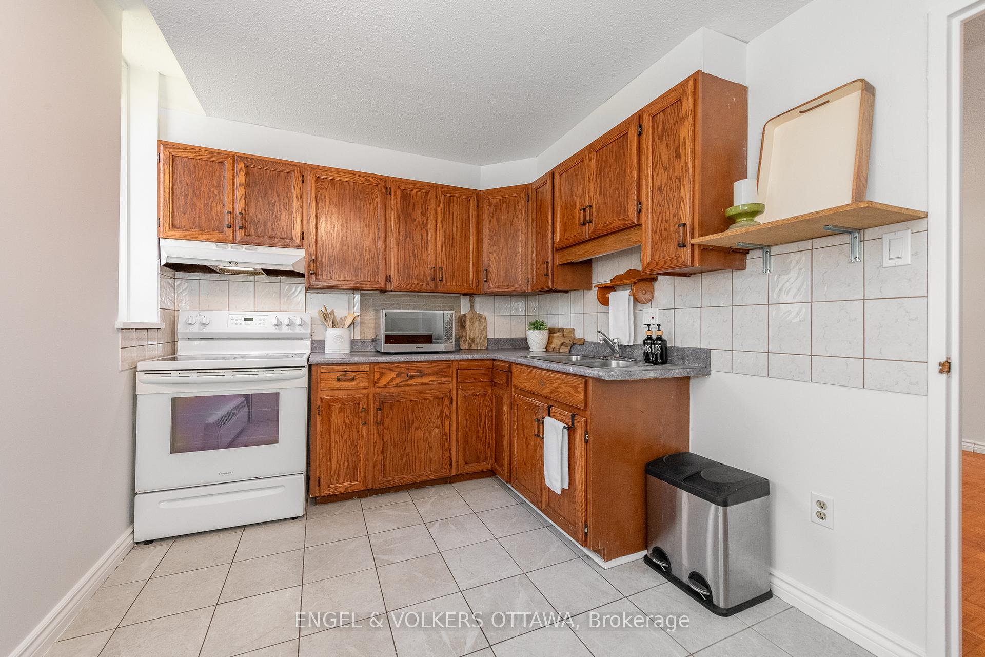 Photo 17 of Unit 8, 1356 Meadowlands Drive E, Ottawa, Borden Farm/Stewart Farm/Carleton Heights/Parkwood Hills — HOMEH