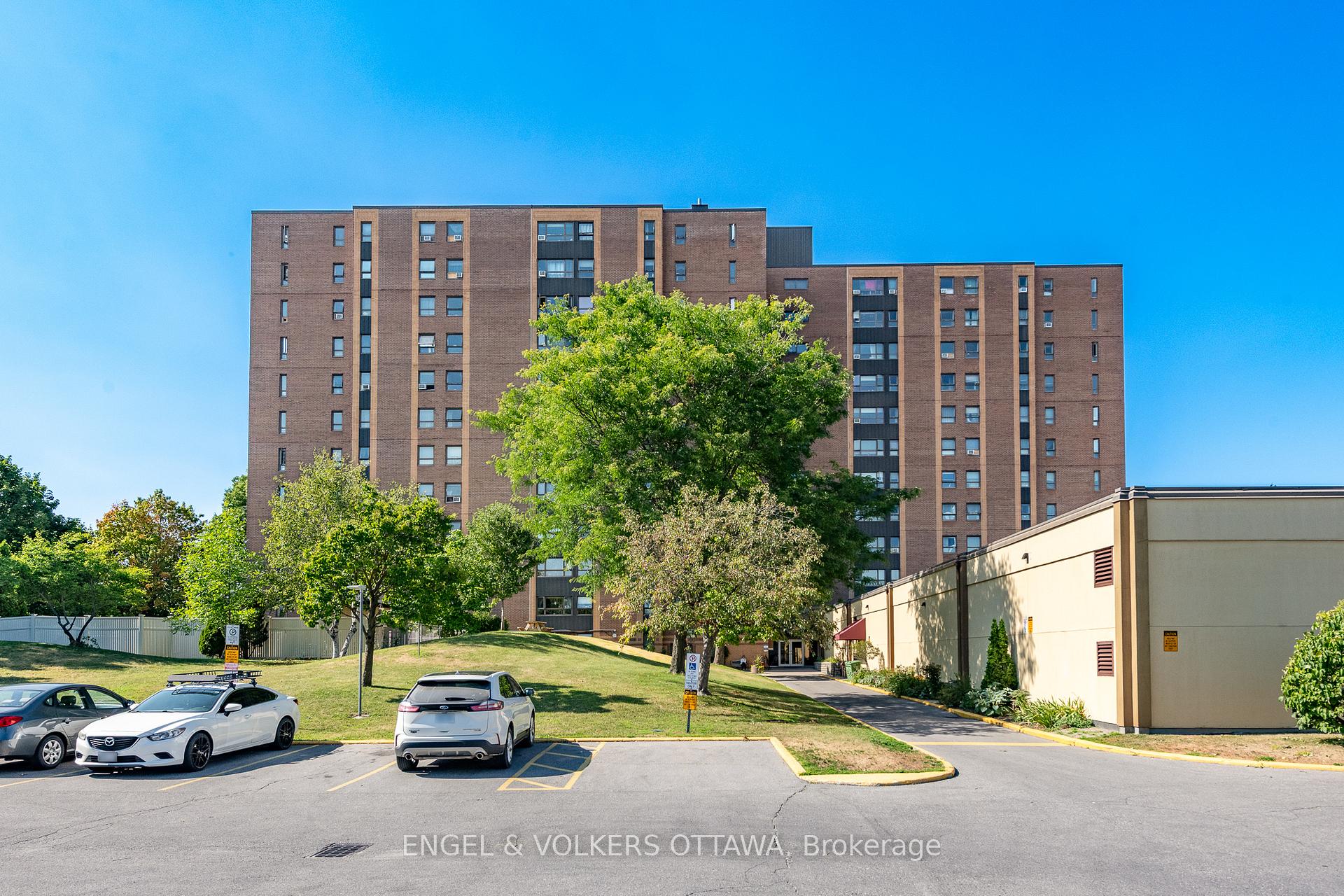 Photo 34 of Unit 8, 1356 Meadowlands Drive E, Ottawa, Borden Farm/Stewart Farm/Carleton Heights/Parkwood Hills — HOMEH