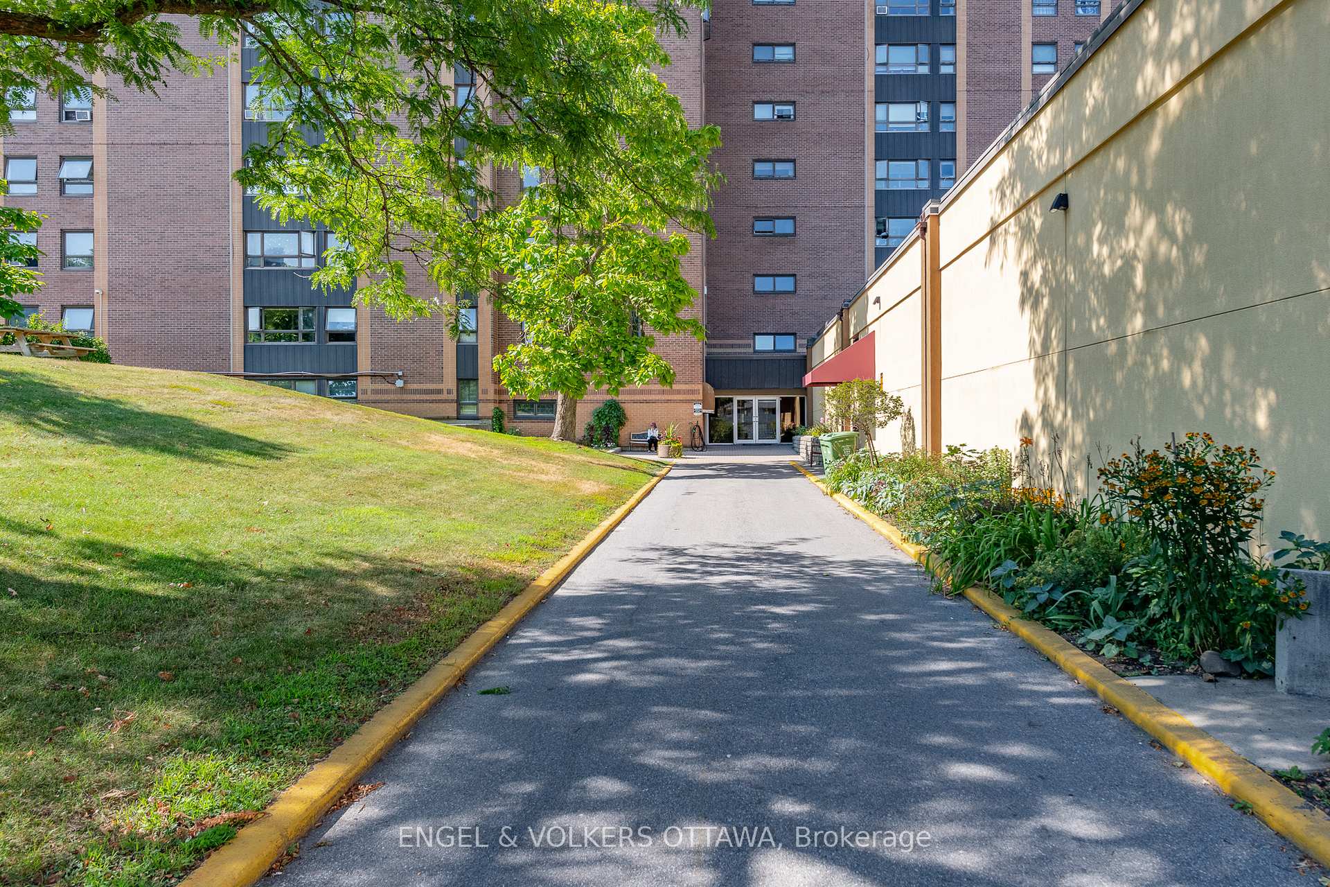Photo 36 of Unit 8, 1356 Meadowlands Drive E, Ottawa, Borden Farm/Stewart Farm/Carleton Heights/Parkwood Hills — HOMEH