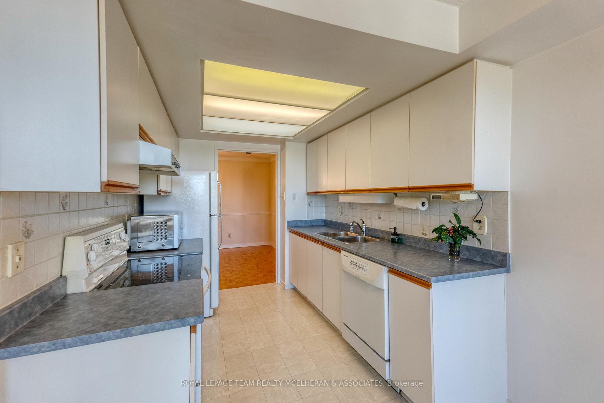 Photo 8 of Unit 403, 1510 Riverside Drive, Ottawa, Riverview Park — HOMEH