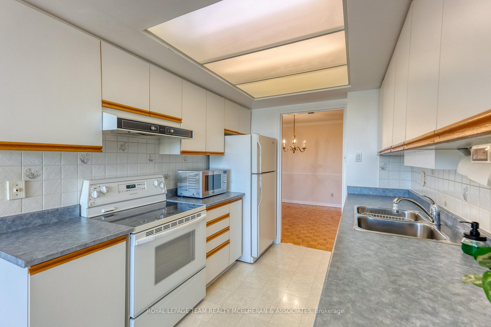 Photo 9 of Unit 403, 1510 Riverside Drive, Ottawa, Riverview Park — HOMEH