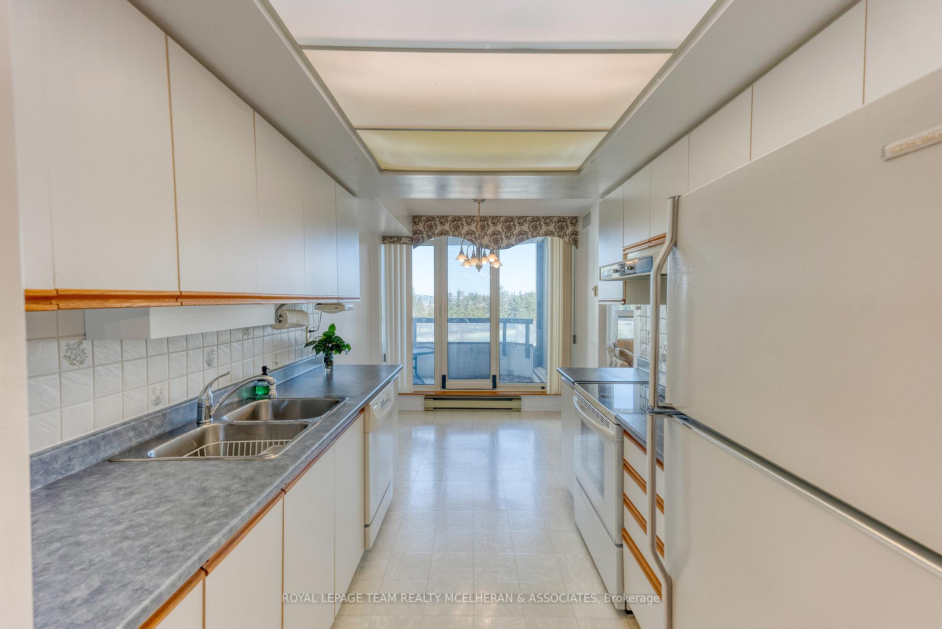 Photo 10 of Unit 403, 1510 Riverside Drive, Ottawa, Riverview Park — HOMEH