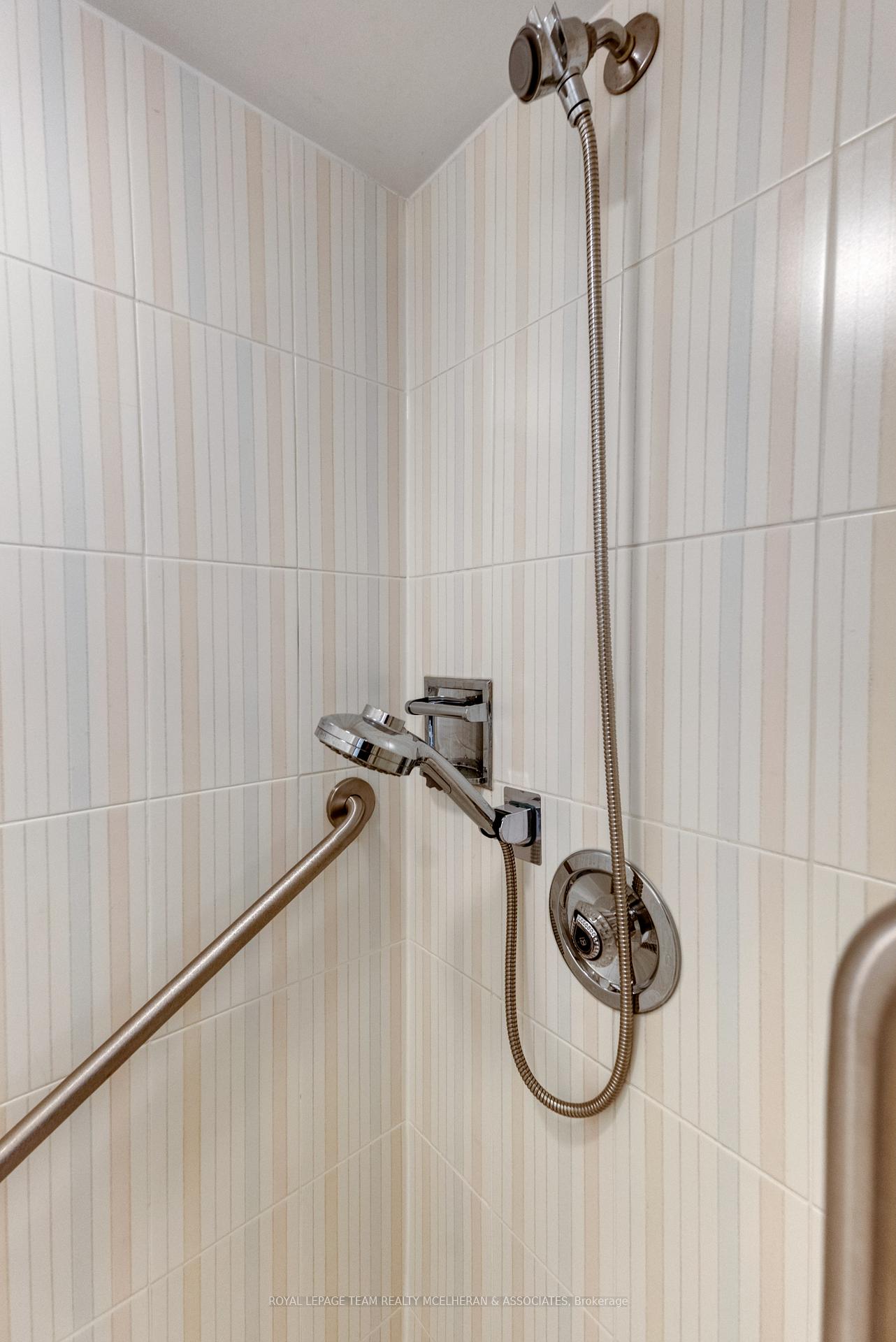 Photo 15 of Unit 403, 1510 Riverside Drive, Ottawa, Riverview Park — HOMEH