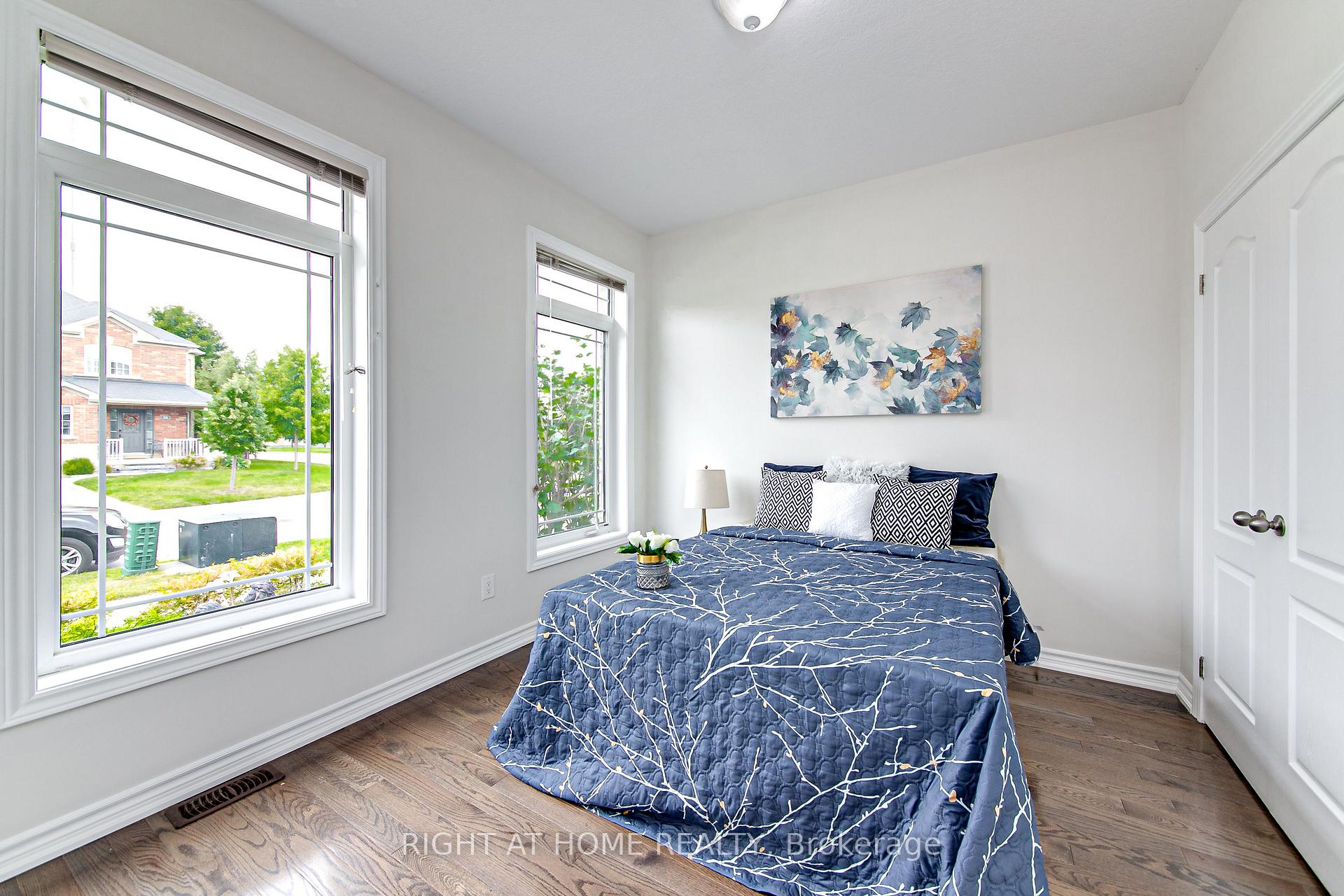 Photo 5 of 56 Megan Crescent, Barrie, 400 West — HOMEH