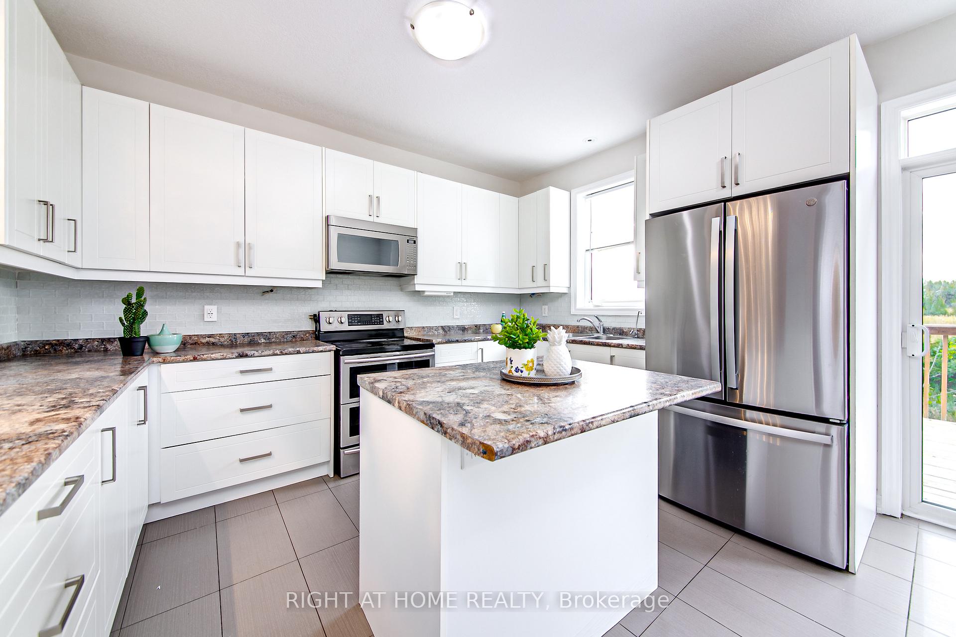 Photo 11 of 56 Megan Crescent, Barrie, 400 West — HOMEH