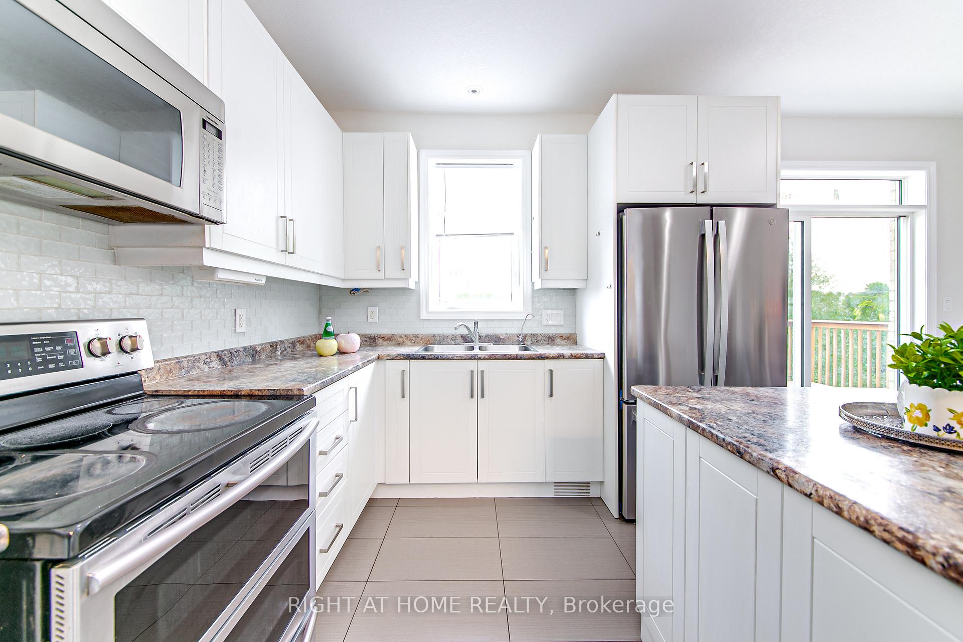 Photo 10 of 56 Megan Crescent, Barrie, 400 West — HOMEH