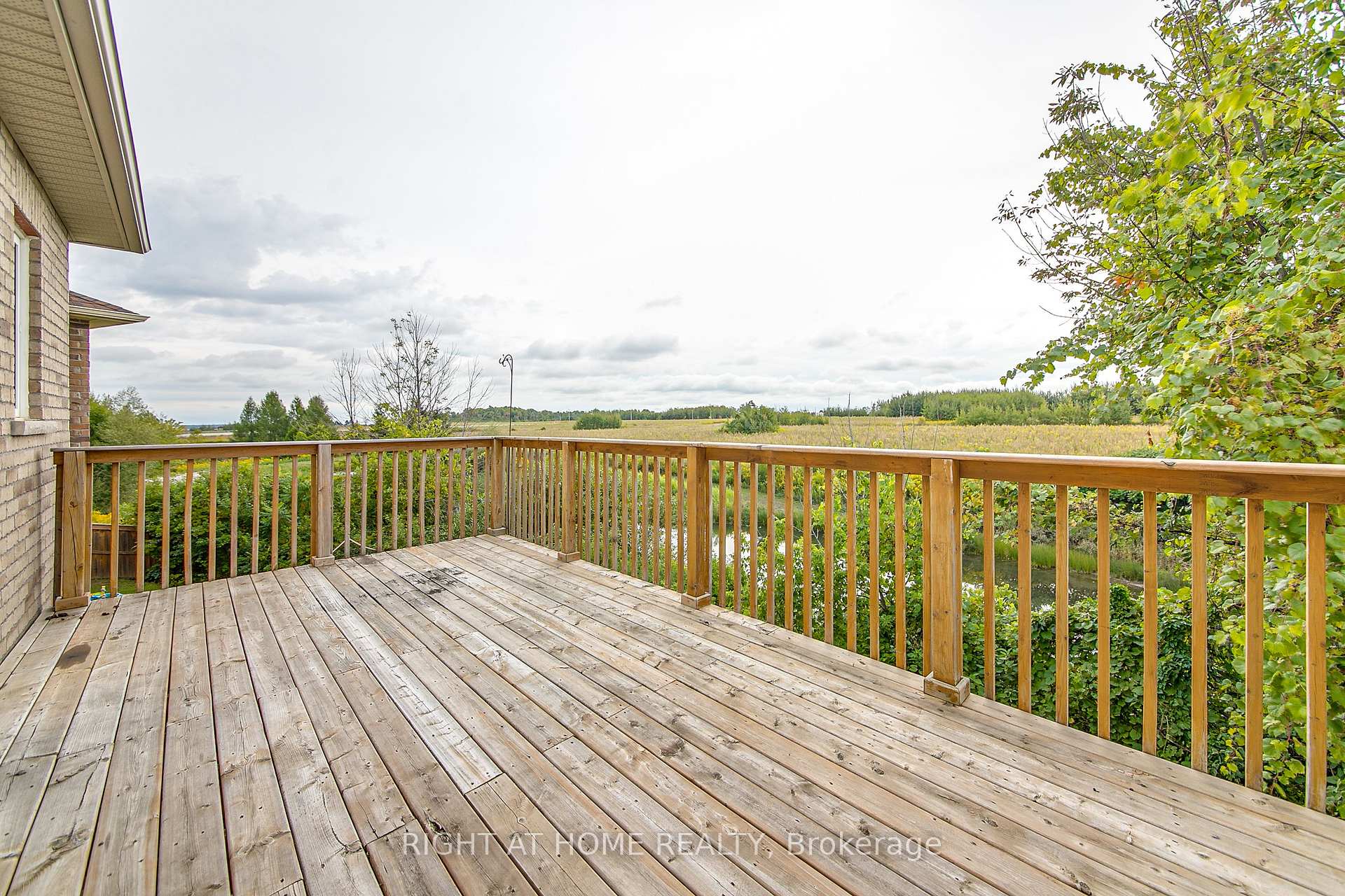 Photo 22 of 56 Megan Crescent, Barrie, 400 West — HOMEH