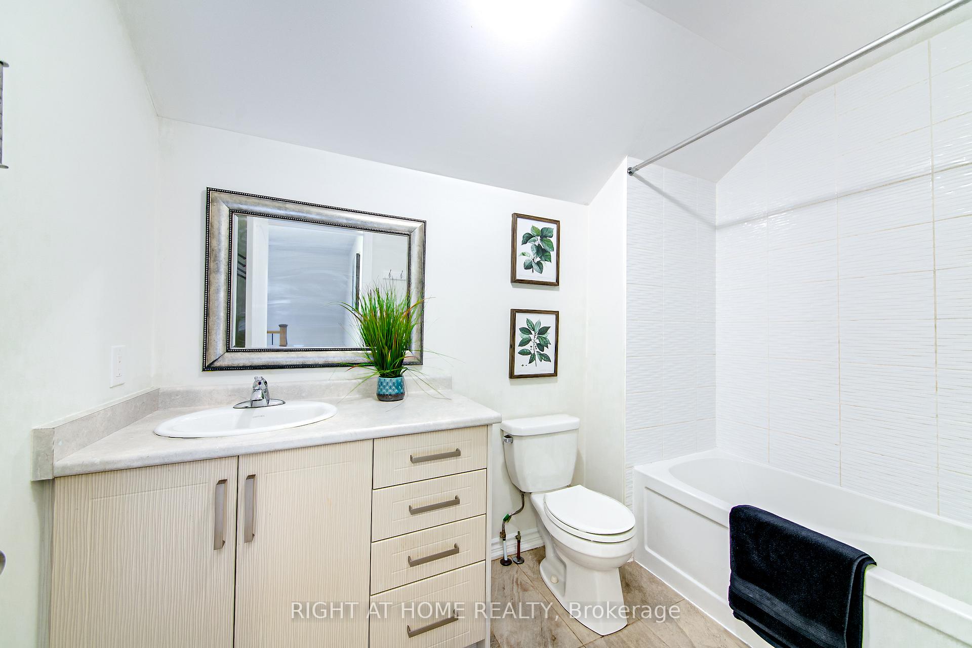 Photo 25 of 56 Megan Crescent, Barrie, 400 West — HOMEH